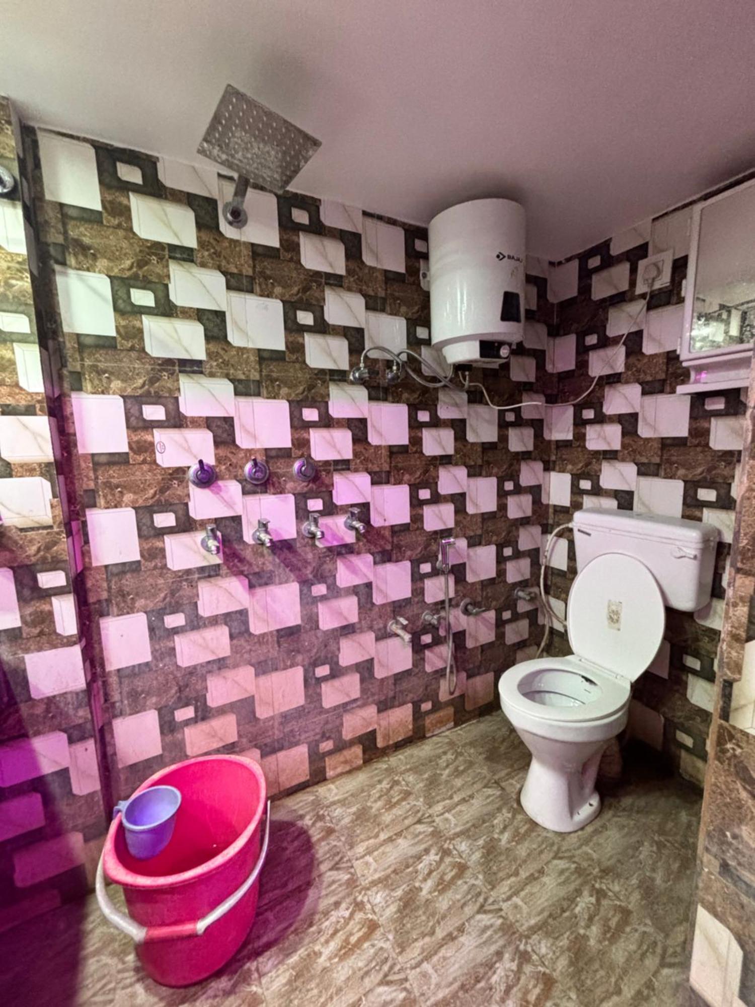 Guest house Kishori Ram Near Dham Railway