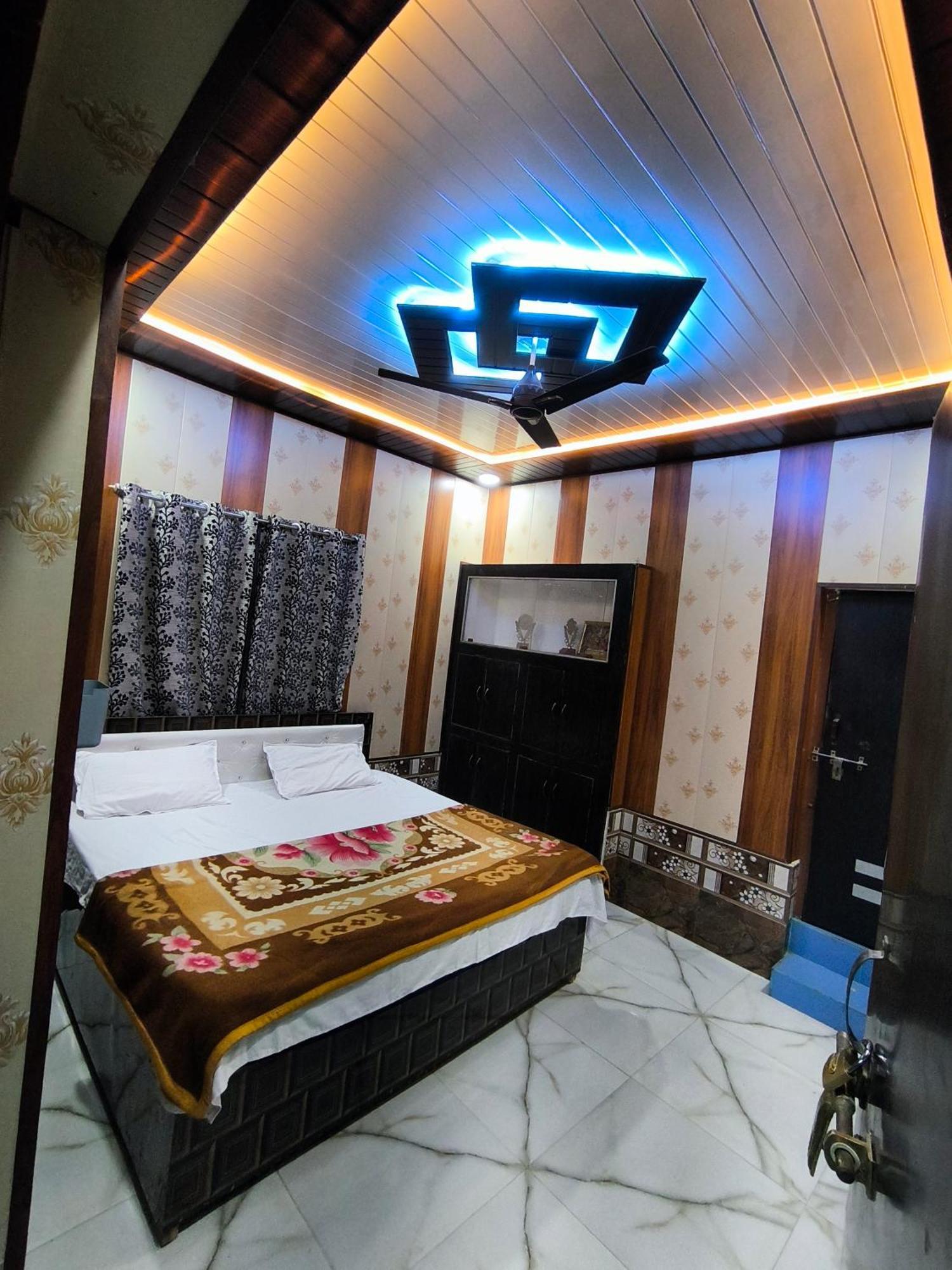 Shree Rameshwaram Palace & * Ayodhya