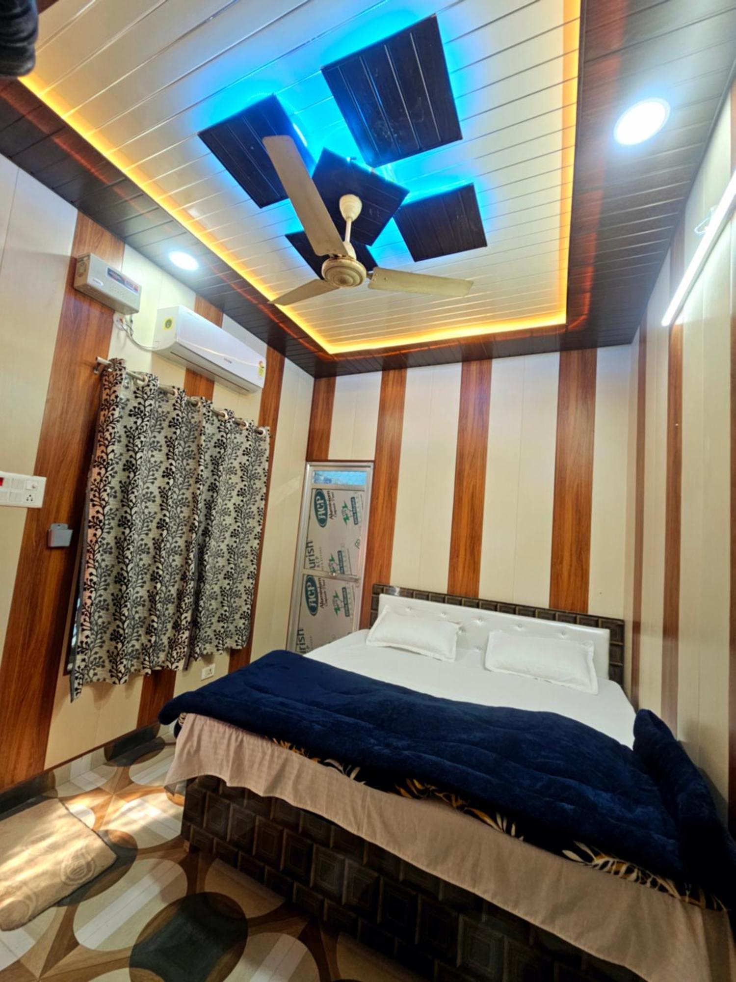 Shree Rameshwaram Palace & * Ayodhya