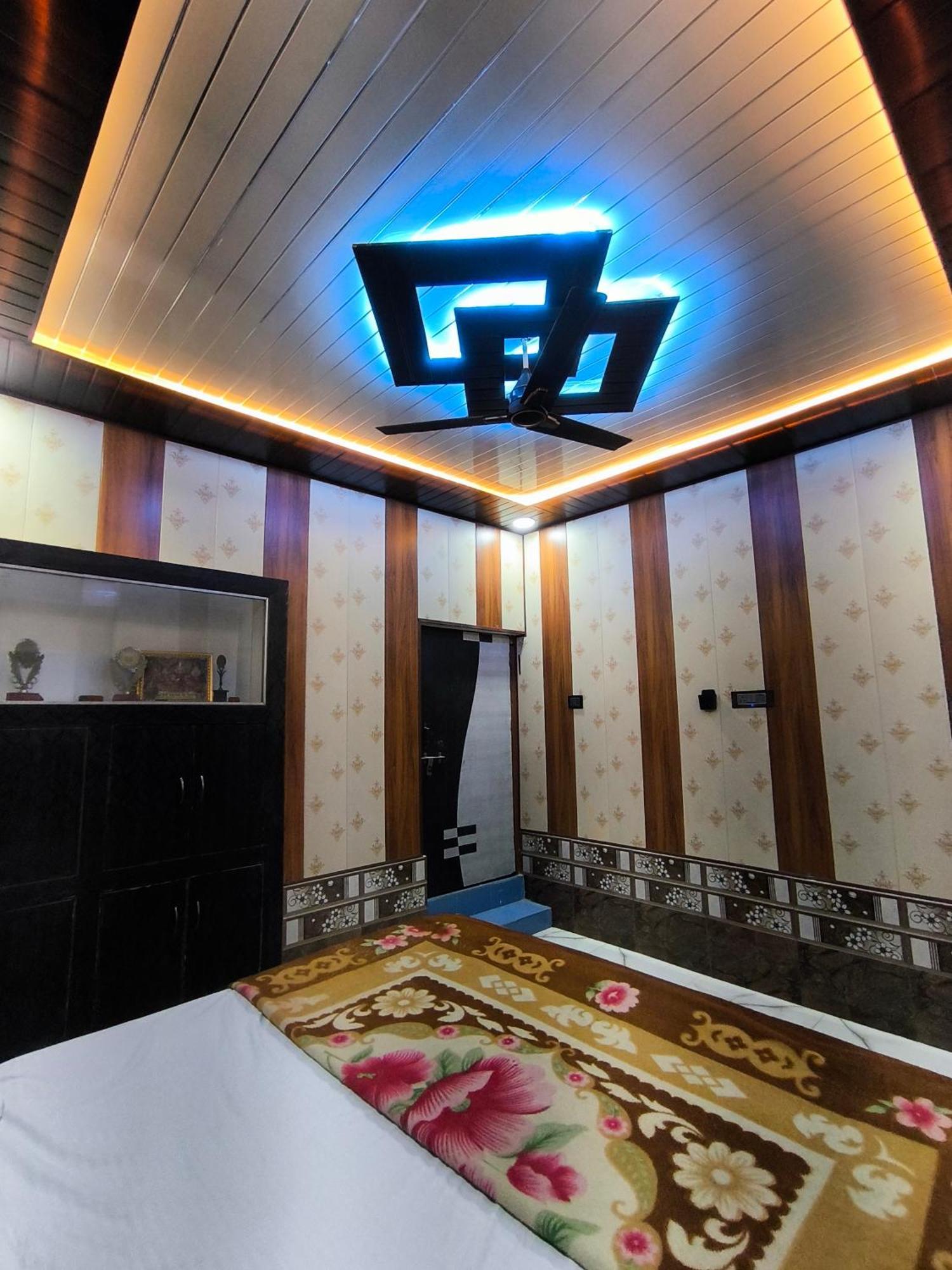 Shree Rameshwaram Palace & *