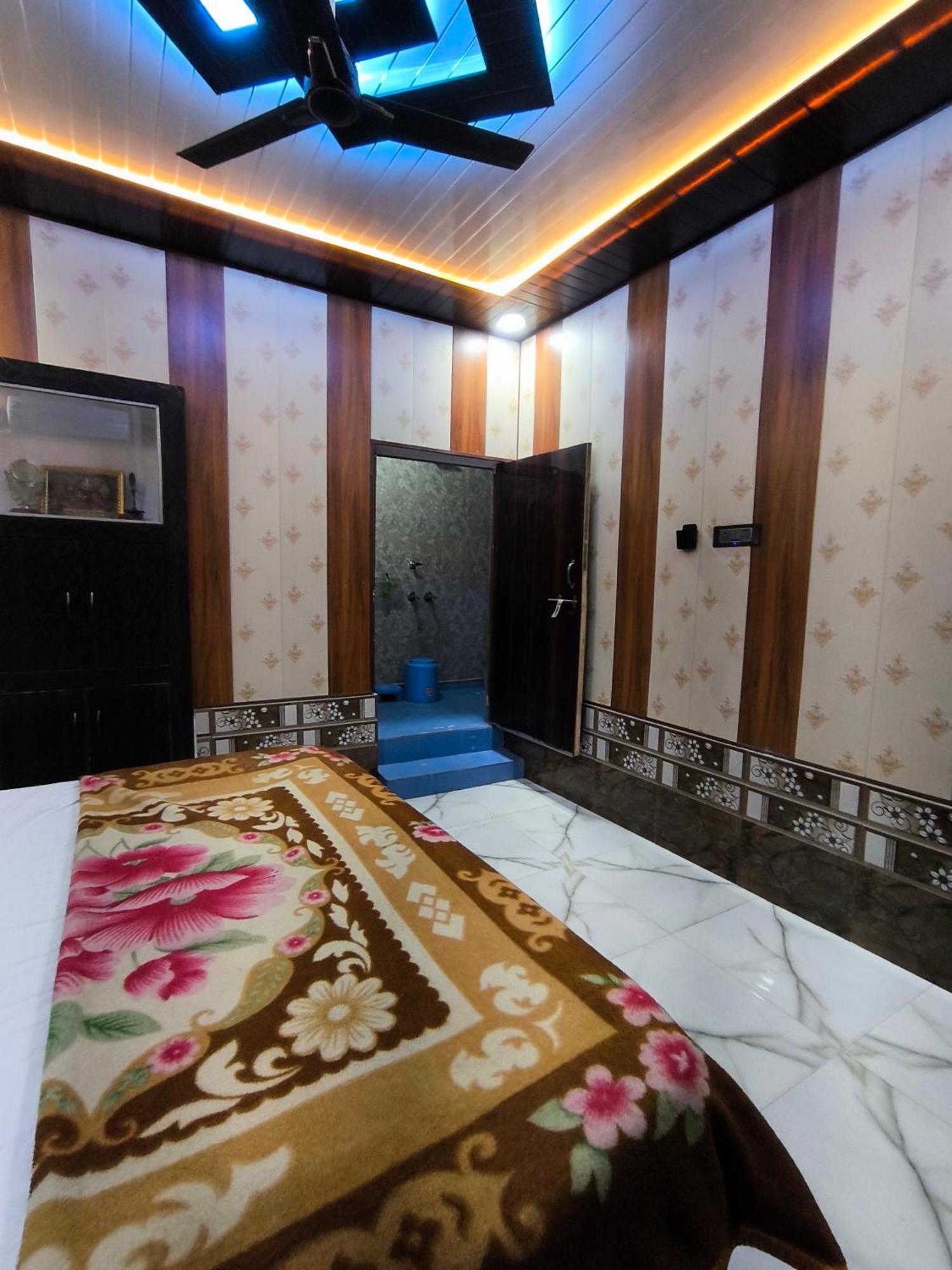 Homestay Shree Rameshwaram Palace & *