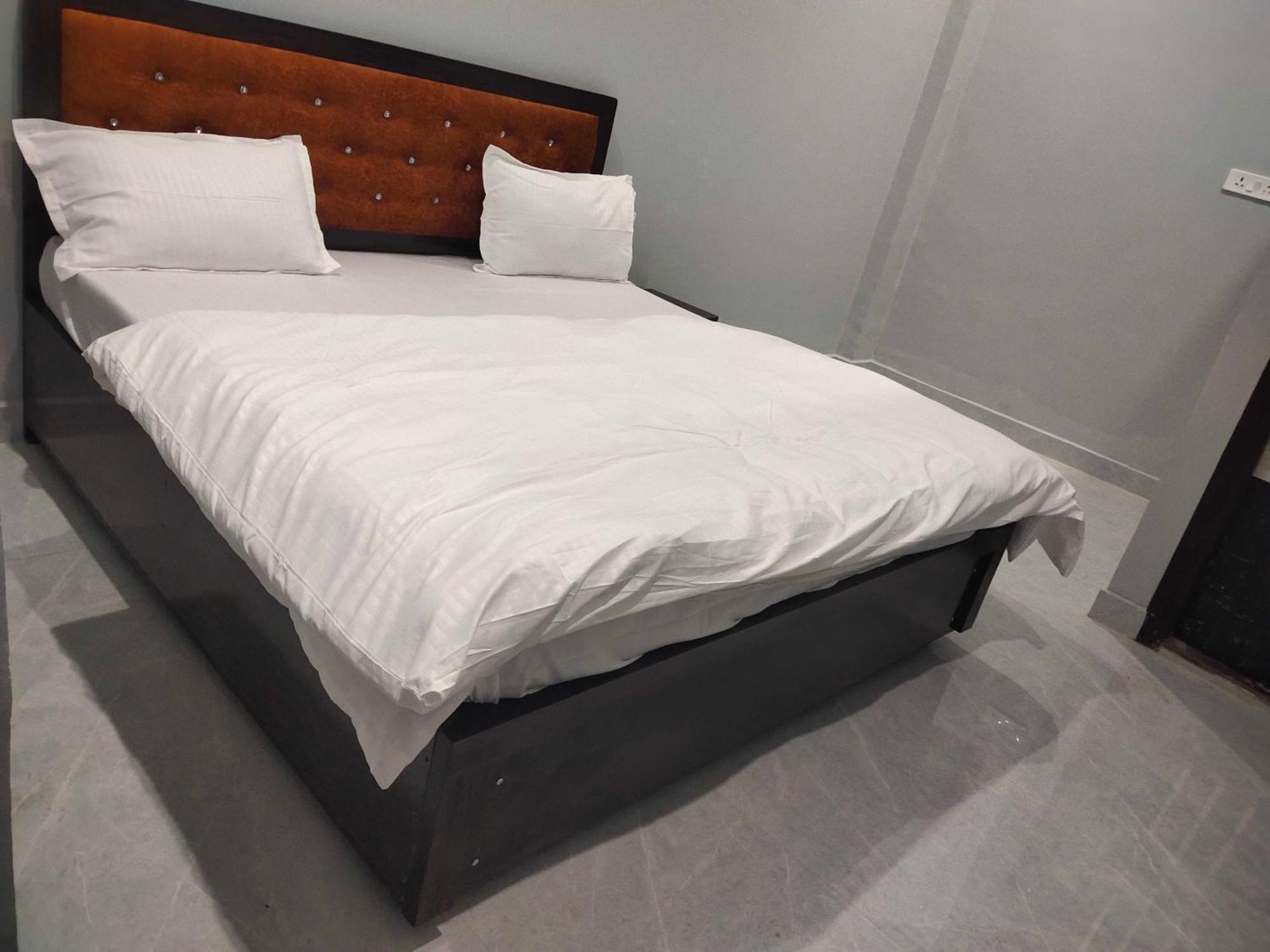 O Siya Bihari & Banquet Hall Apartment *