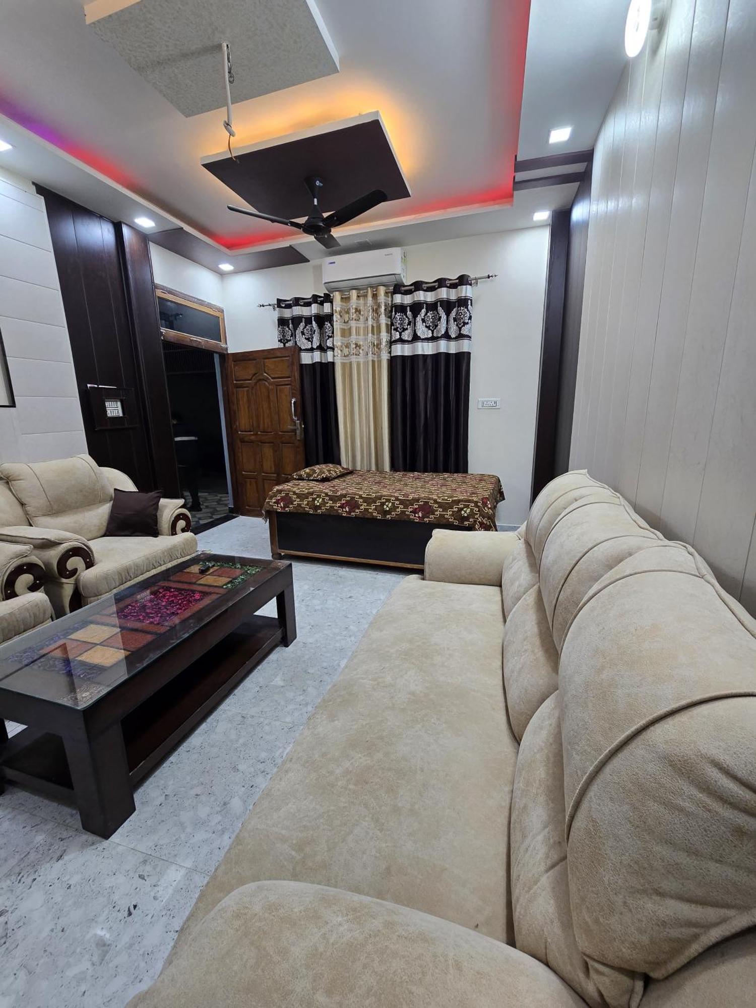 Siddhi Palace, Near Ram Mandir Guest house Ayodhya