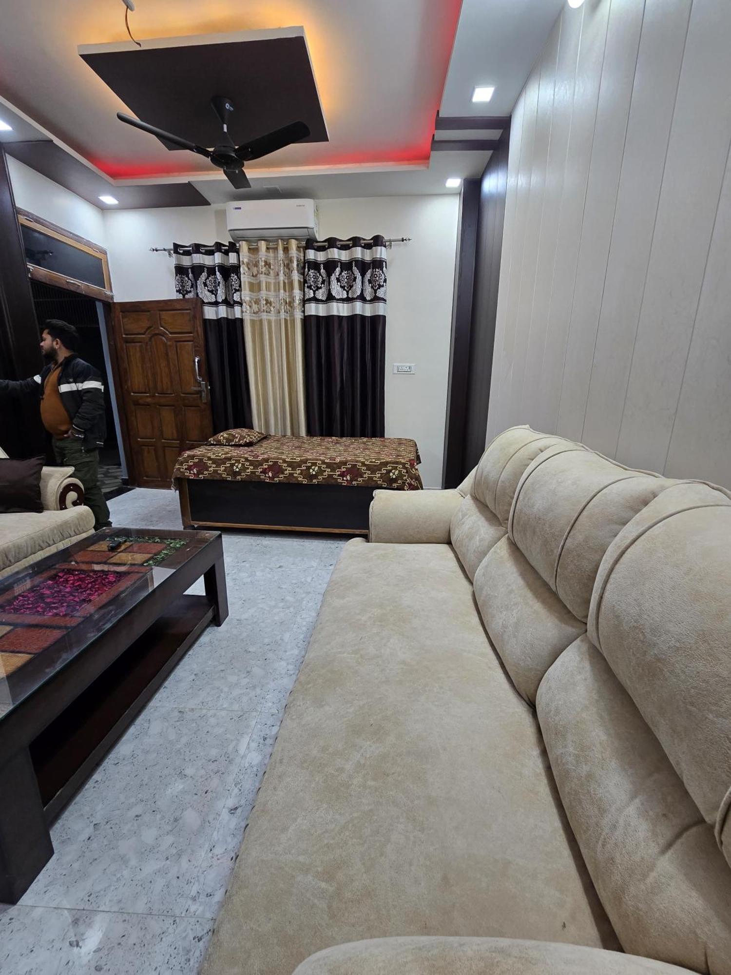 Guest house Siddhi Palace, Near Ram Mandir