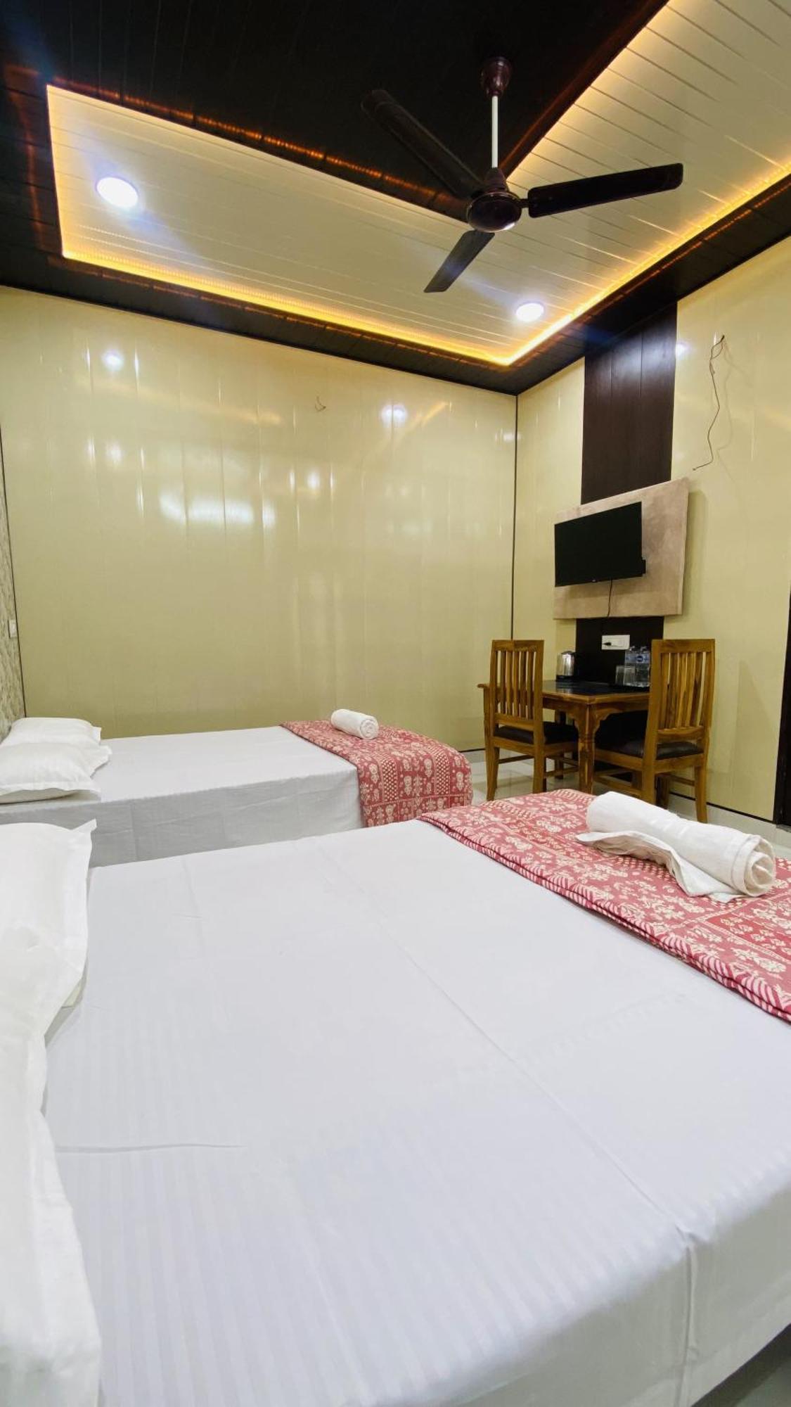 Hotel Mandir Saket Bhawan 2*