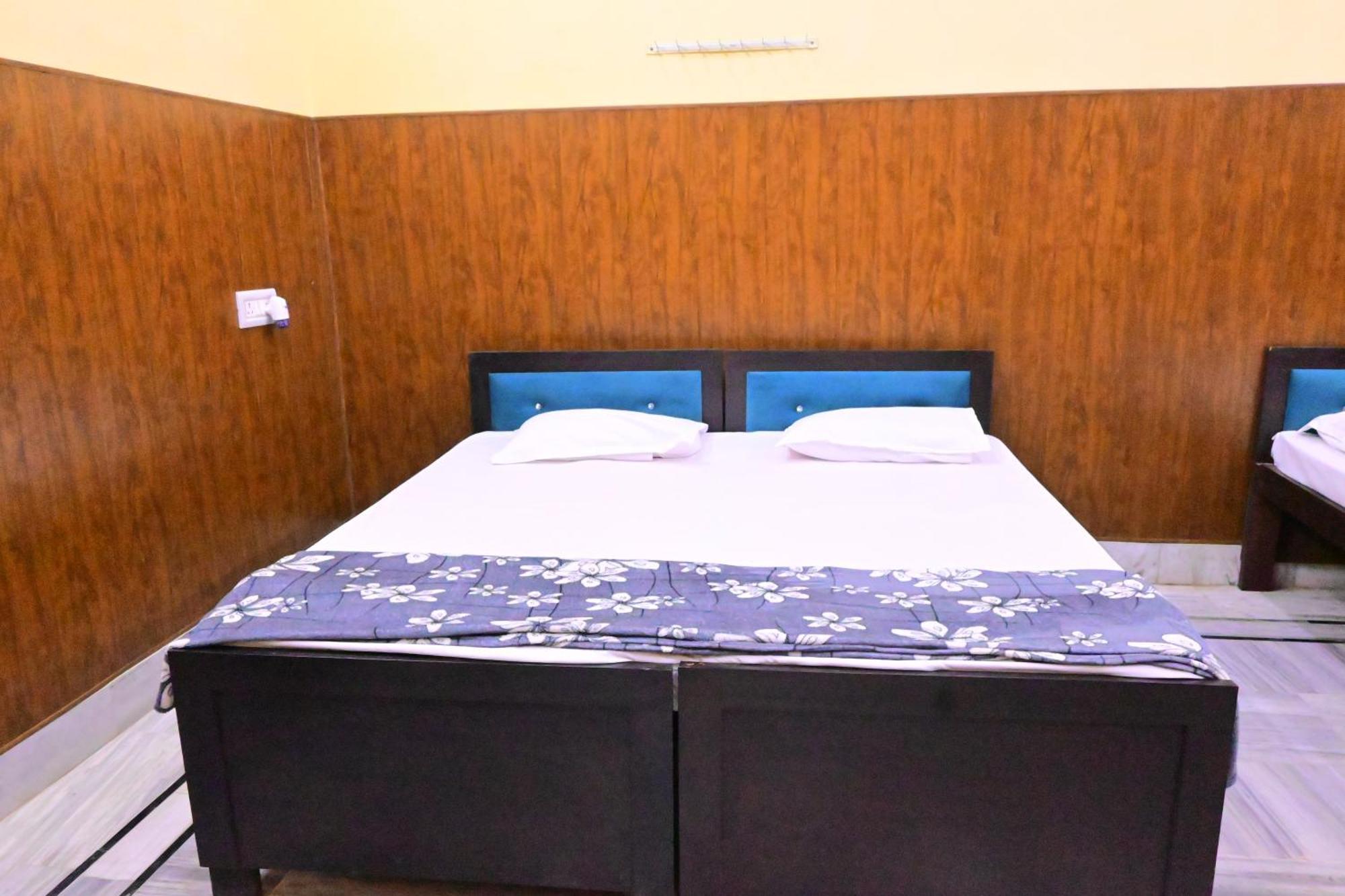 Shri Radha Krishna Bhawanam Raghunandan Homestay