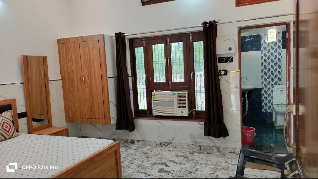 Ram Palace Near Dham Mandir Guest house