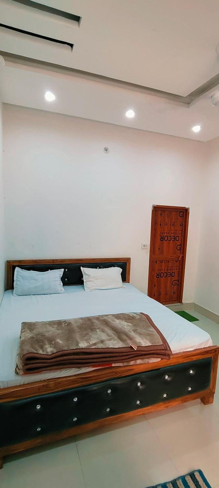 रामेंद्रा पैलेस Guest house *