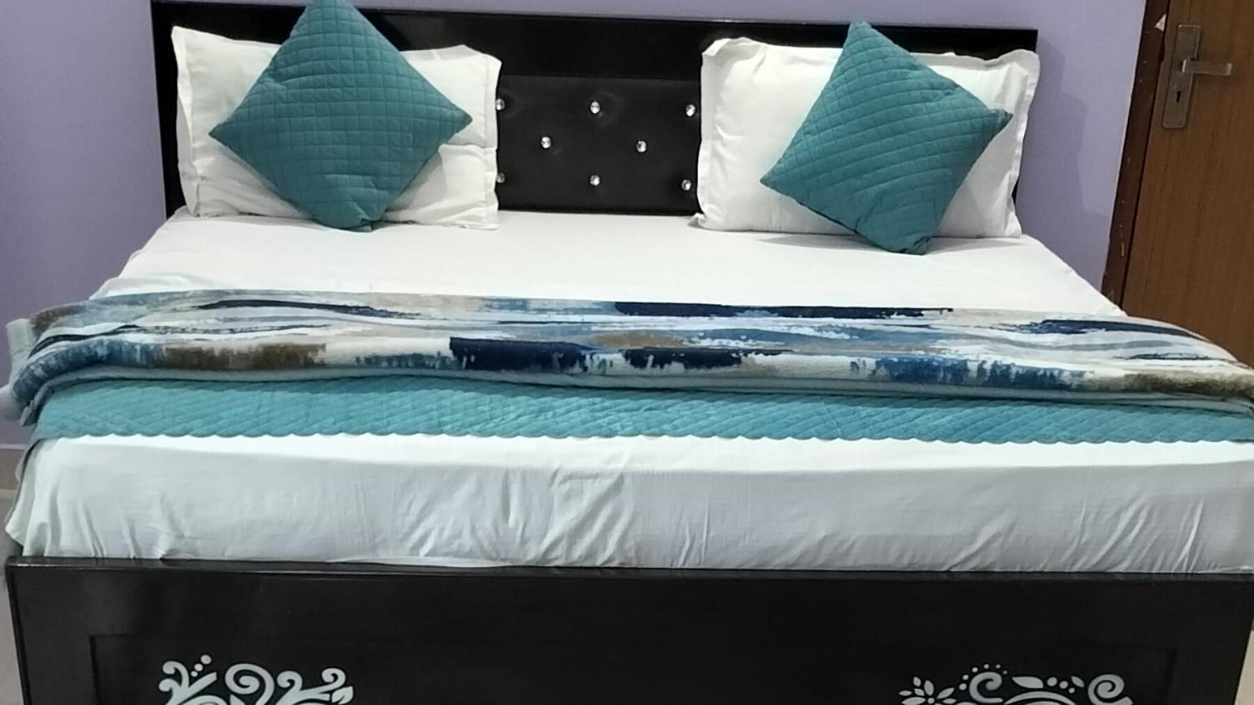Premshi Guest house *