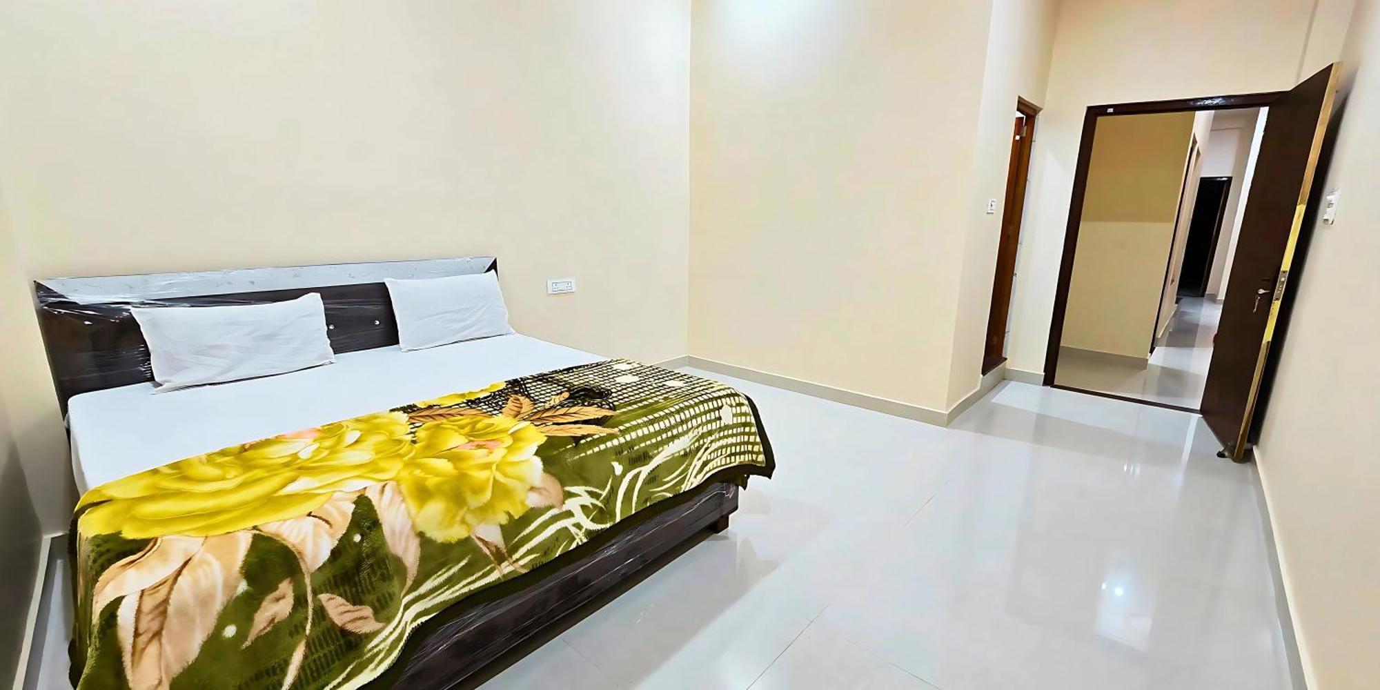 Siddhi Palace, Near Ram Mandir Guest house