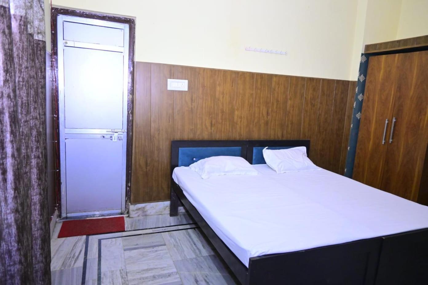 Shri Radha Krishna Bhawanam Raghunandan Homestay *