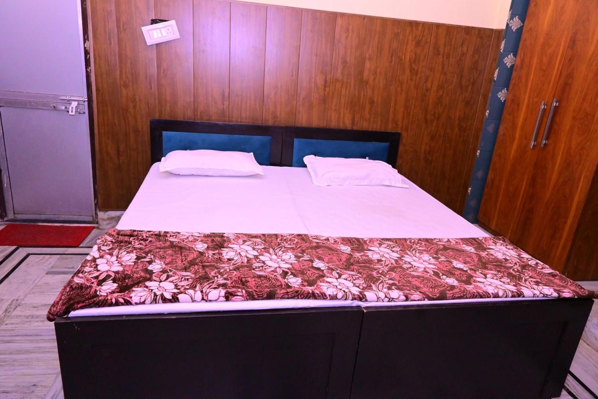 Homestay Shri Radha Krishna Bhawanam Raghunandan