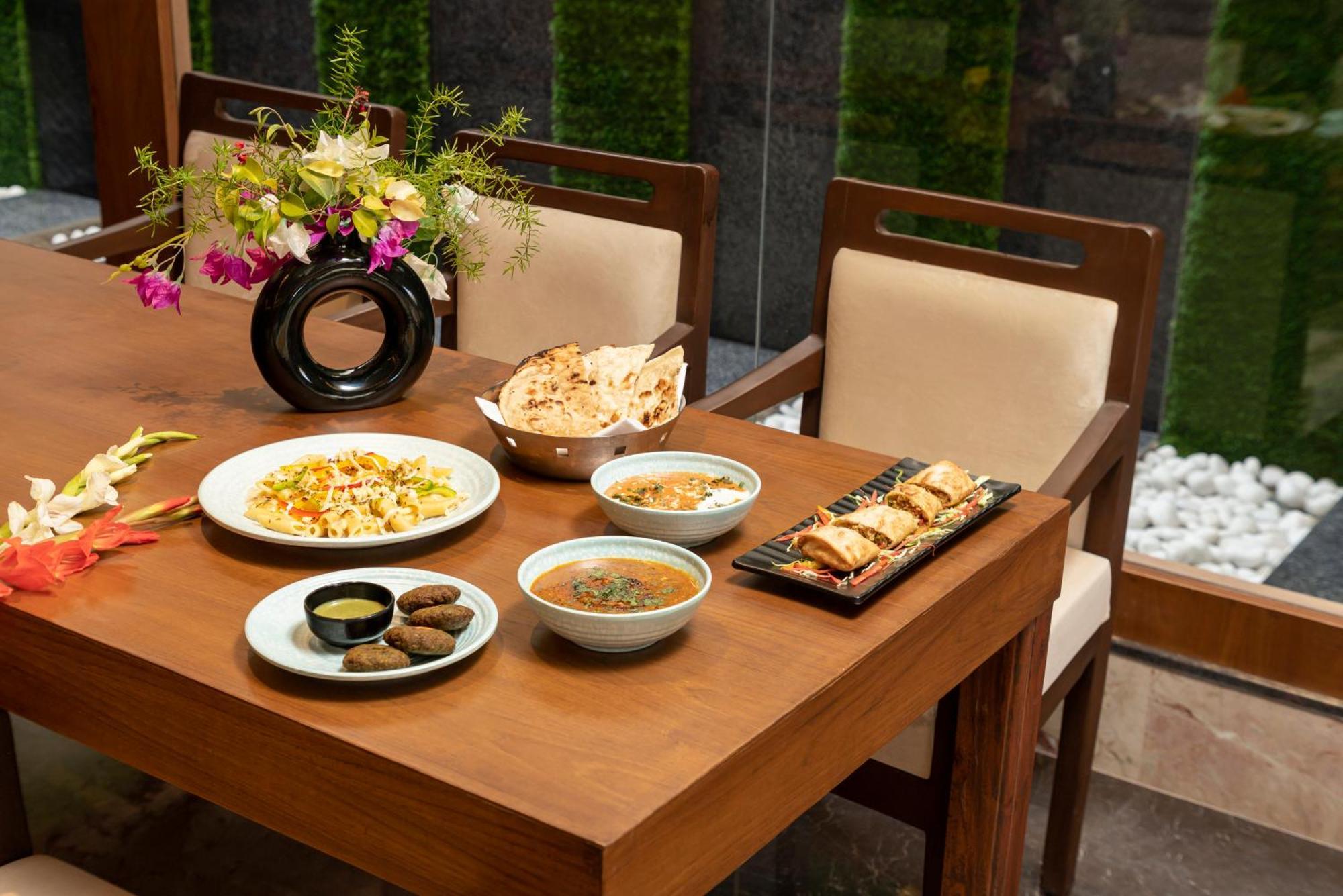 Hotel Country - Opposite Airport Ayodhya