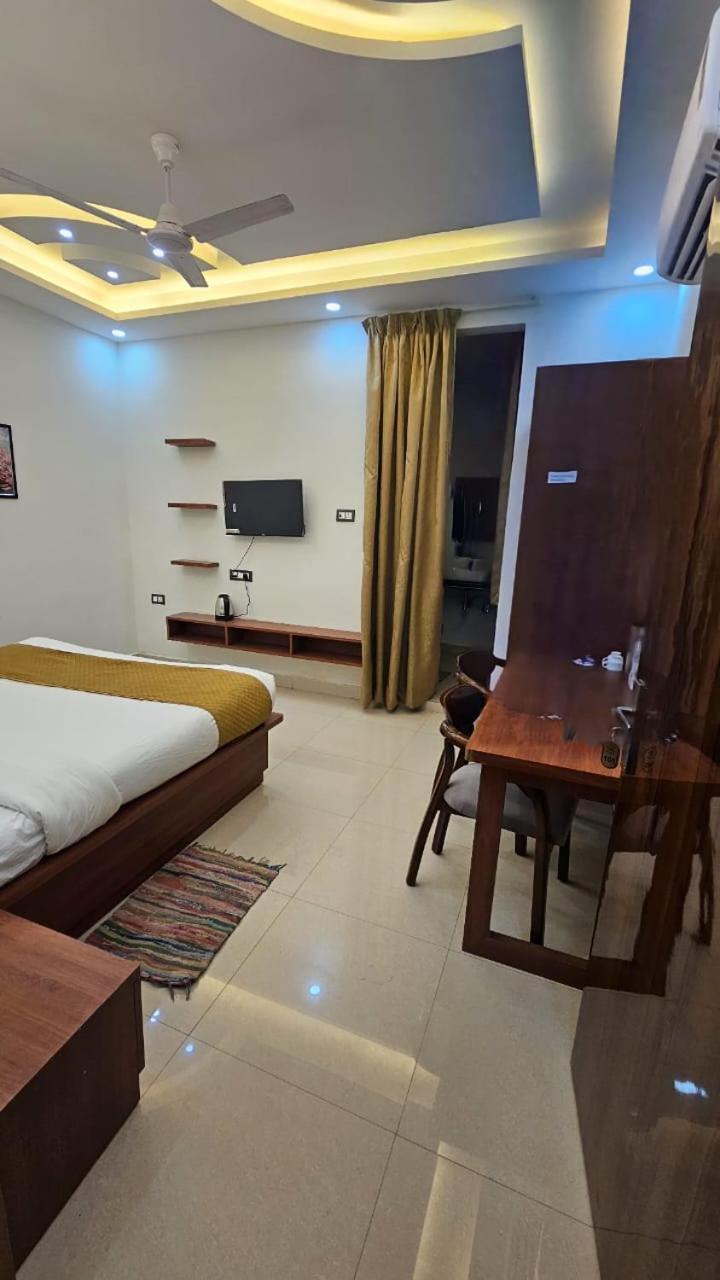 Raghav Hotel