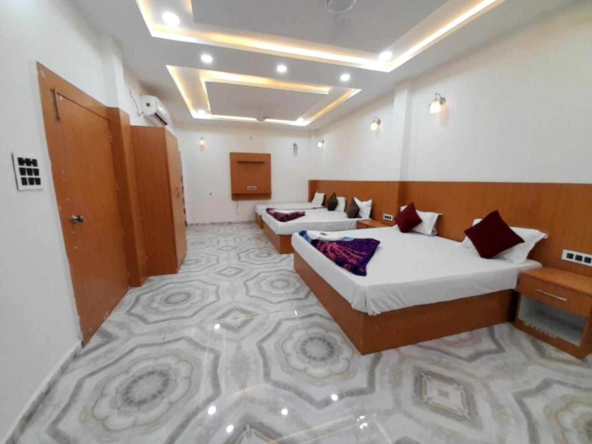Nirmala Palace Near Ram Mandir And Hanuman Garhi - Fully Air -conditioned With Restaurant Facilities - In *
