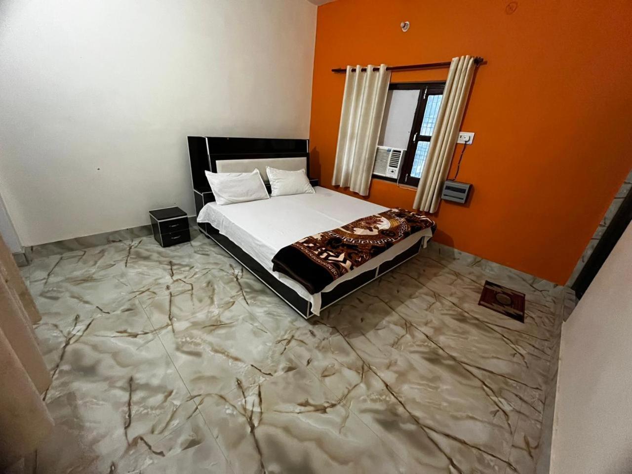 Rathore Guest house *