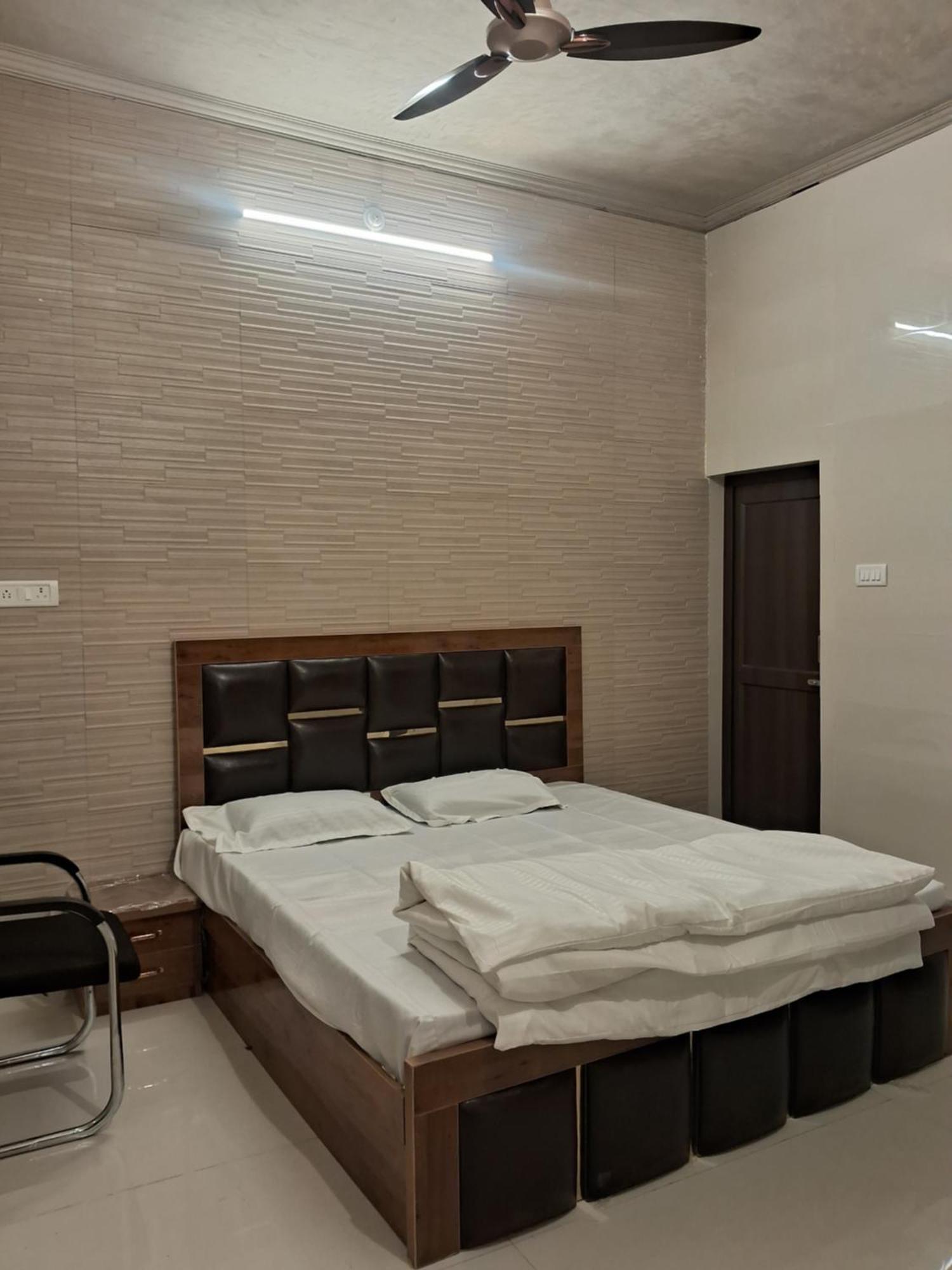 Sri Ram Lalla International Guest house *