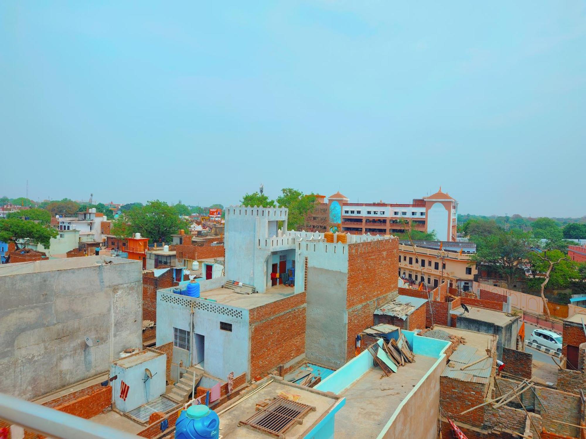 Shivam 10 Mint Walking From Ram Janam Bhumi Hotel 2*