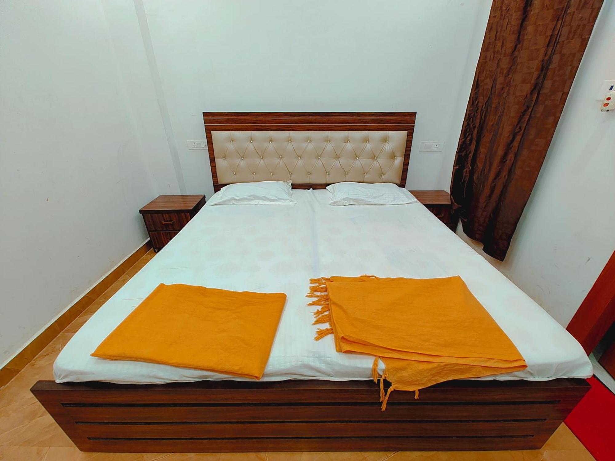 Hotel Shivam 10 Mint Walking From Ram Janam Bhumi Ayodhya