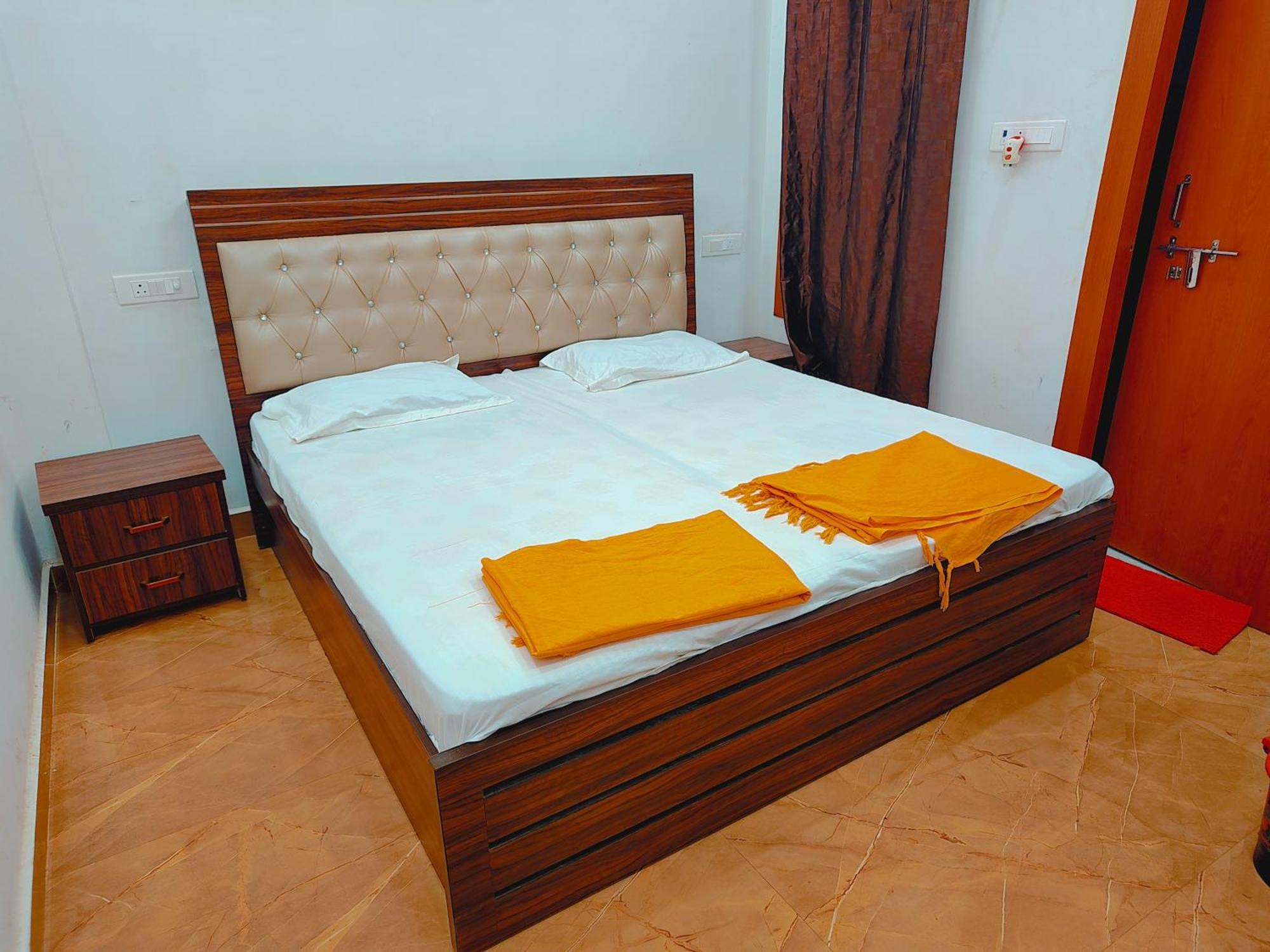 Hotel Shivam 10 Mint Walking From Ram Janam Bhumi Ayodhya