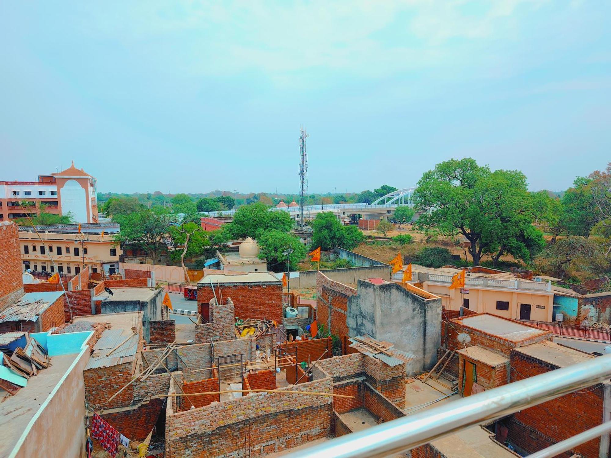 Shivam 10 Mint Walking From Ram Janam Bhumi Hotel 2*