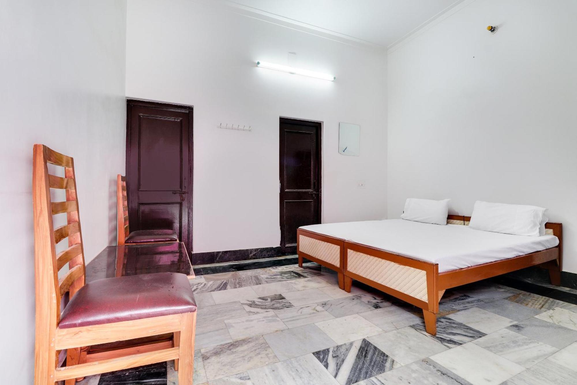Hotel O Hanuman Bagh 3*