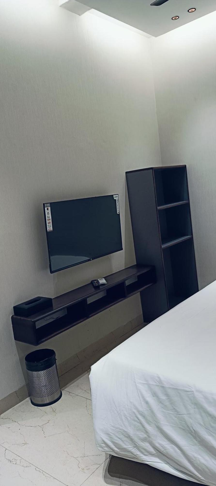 Hotel Hari Om Residency 800 Meters From Ram Mandir *