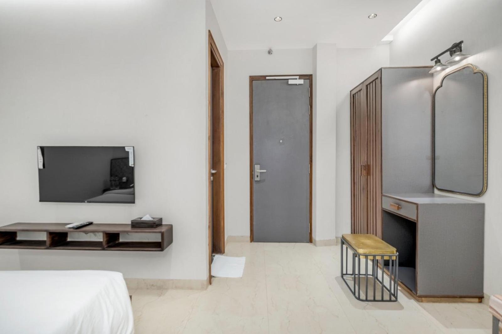 Hotel Hari Om Residency 800 Meters From Ram Mandir *
