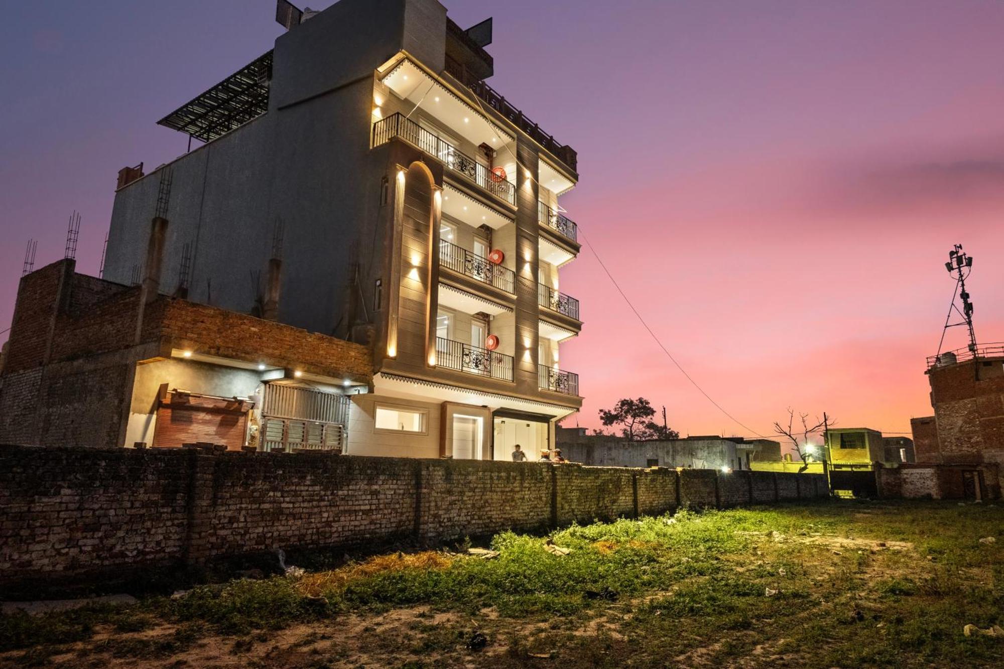 Hotel Hari Om Residency 800 Meters From Ram Mandir *