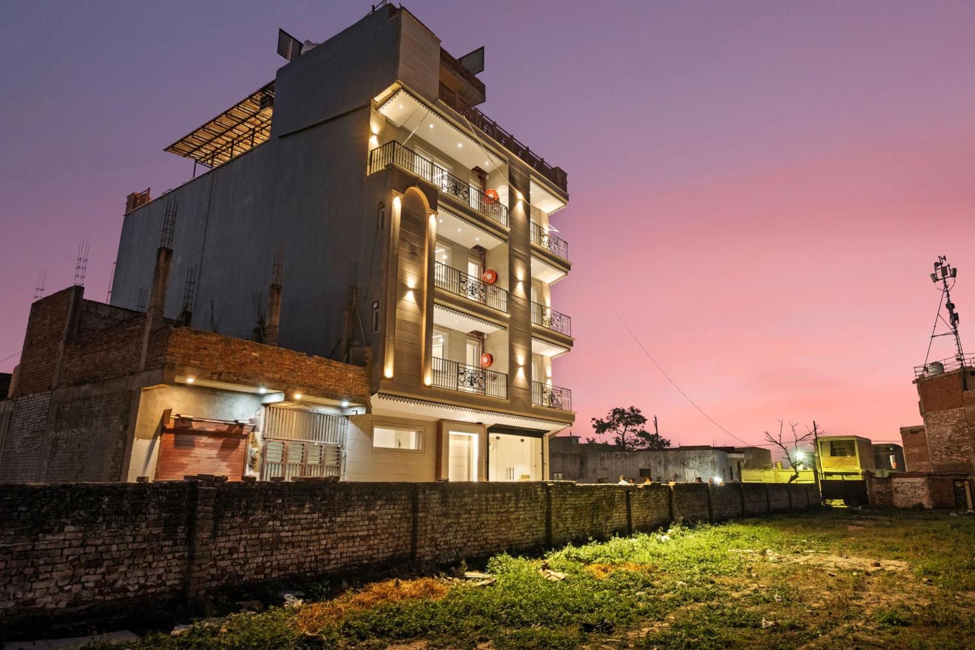 Hotel Hari Om Residency 800 Meters From Ram Mandir *