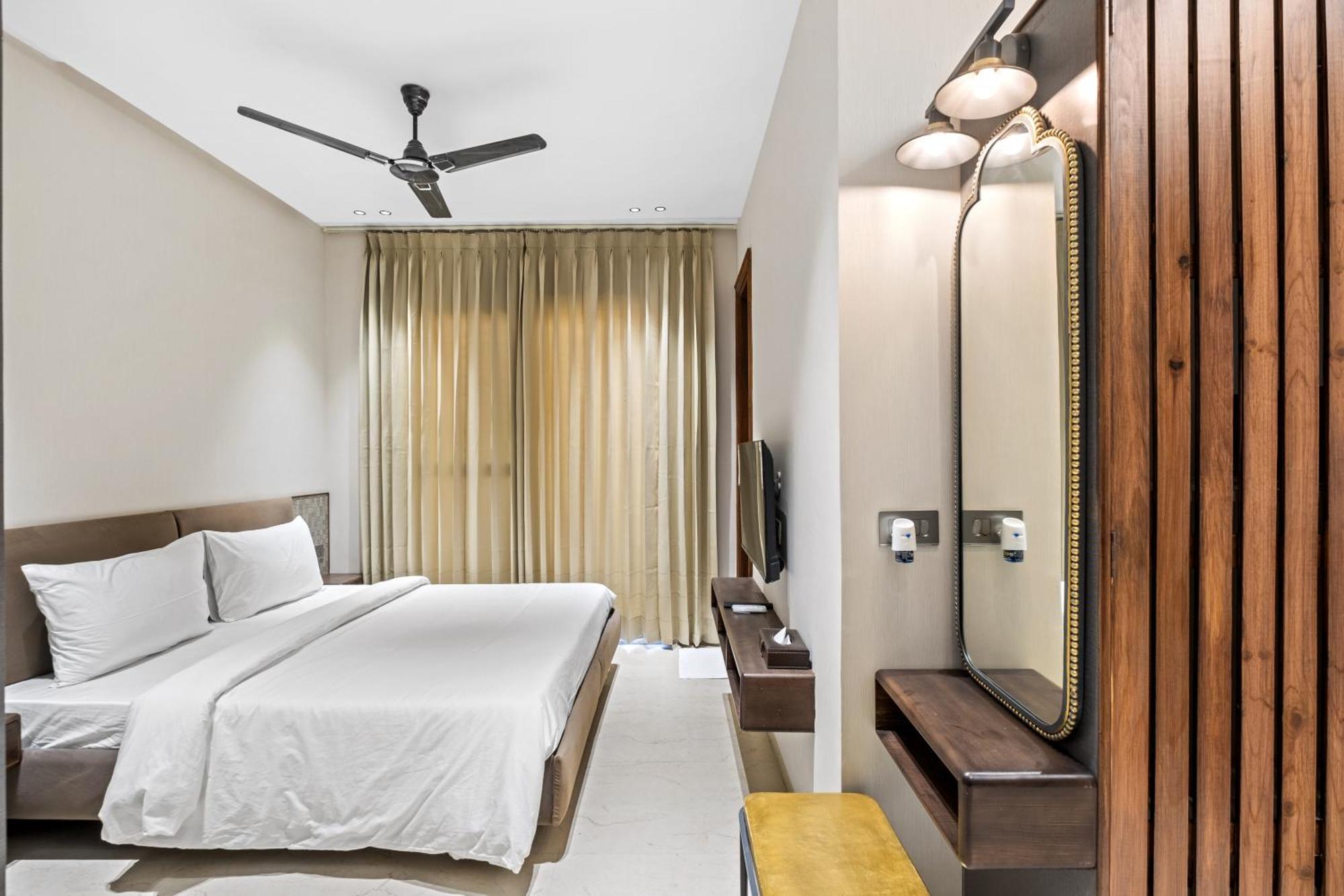 Hotel Hari Om Residency 800 Meters From Ram Mandir *