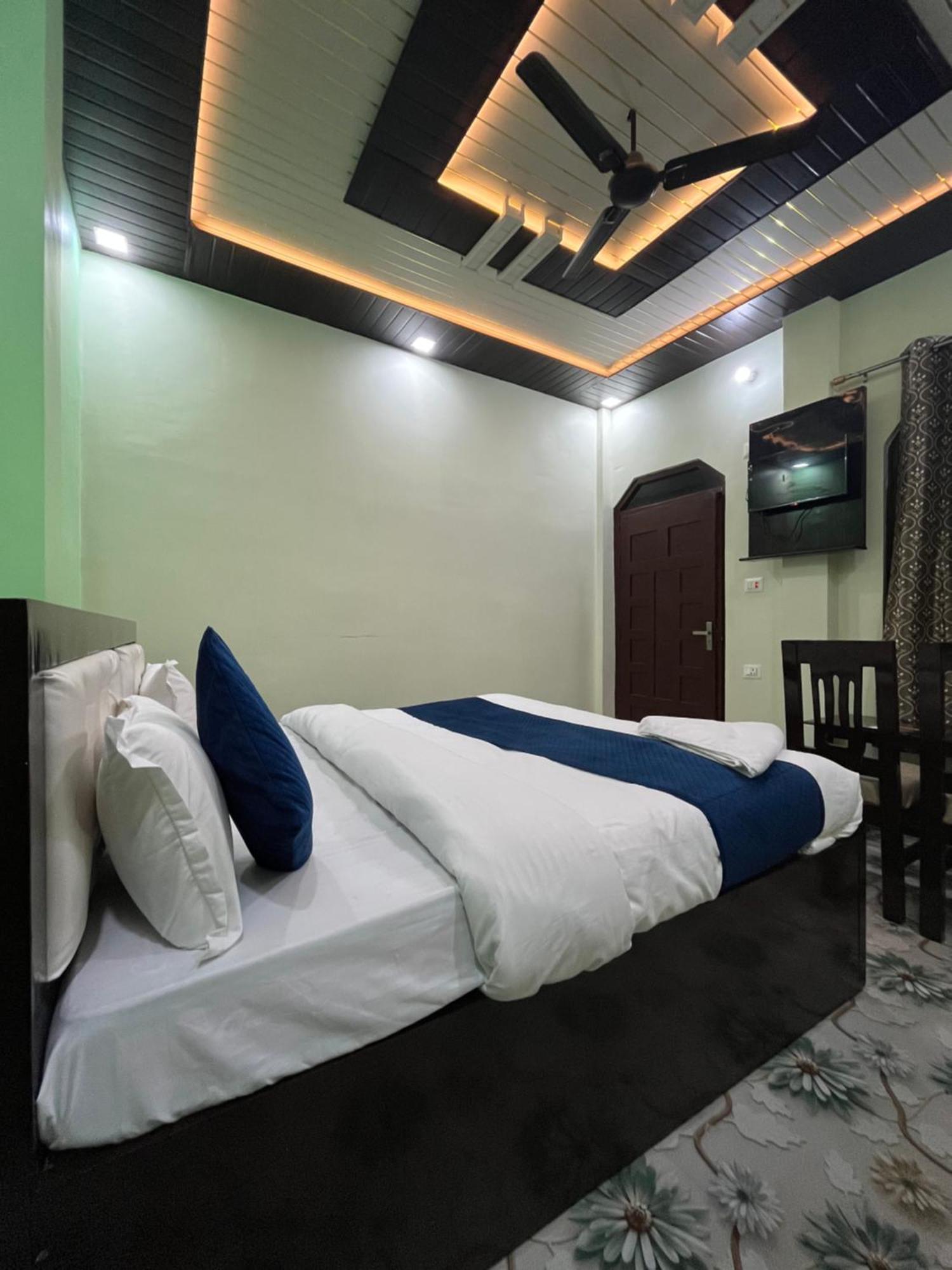 Hotel Arya Kulam Palace