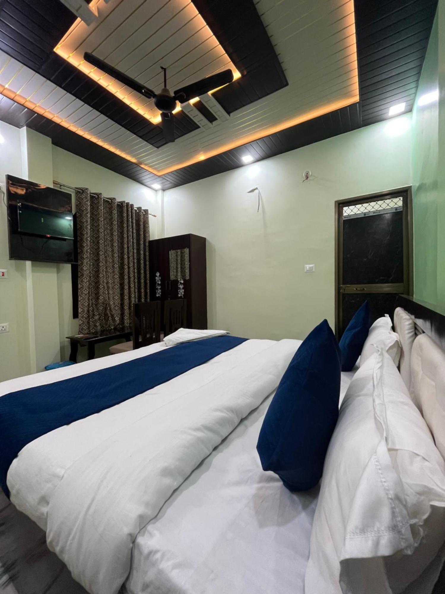 Hotel Arya Kulam Palace