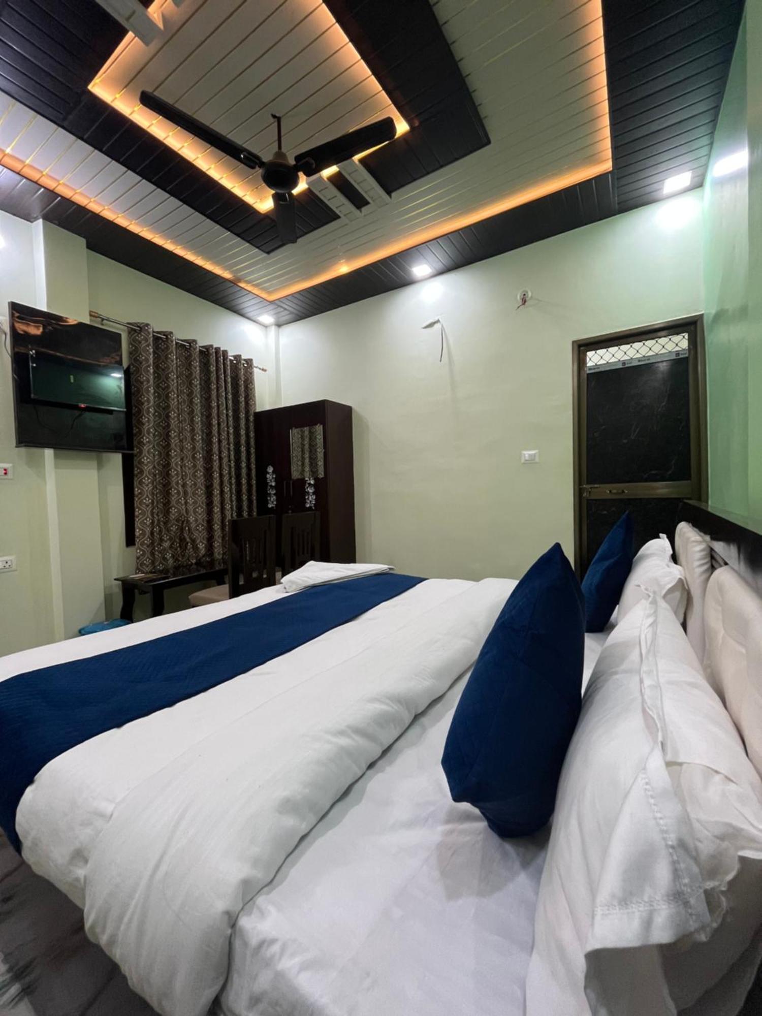 Arya Kulam Palace 3*