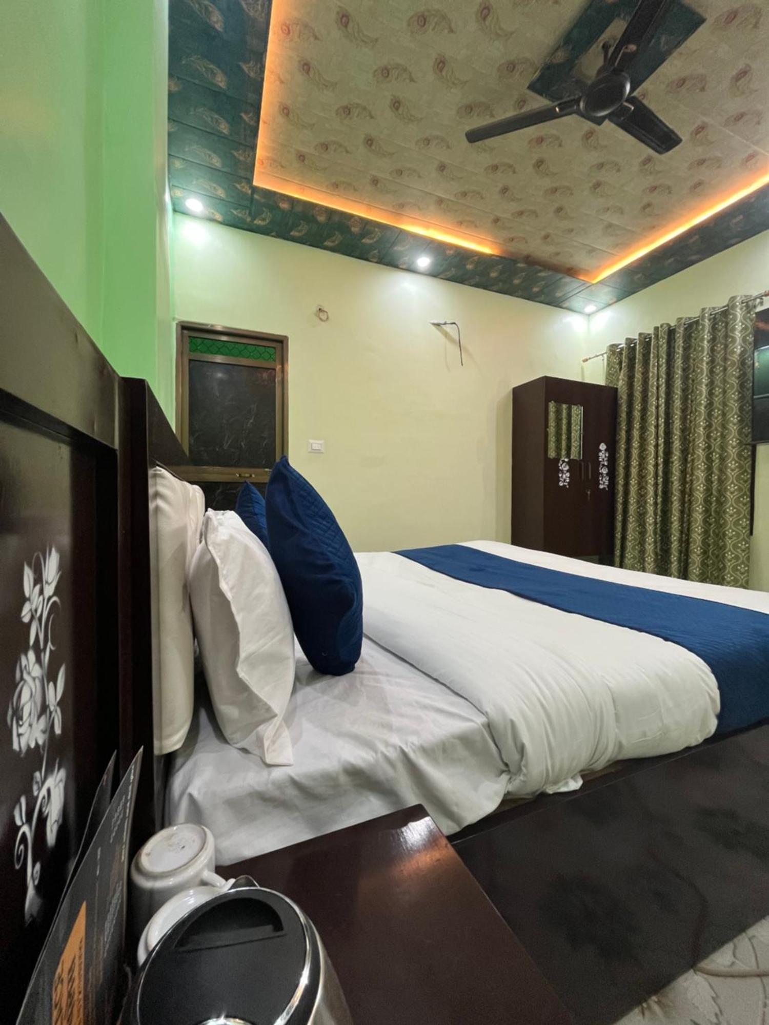 Arya Kulam Palace Hotel