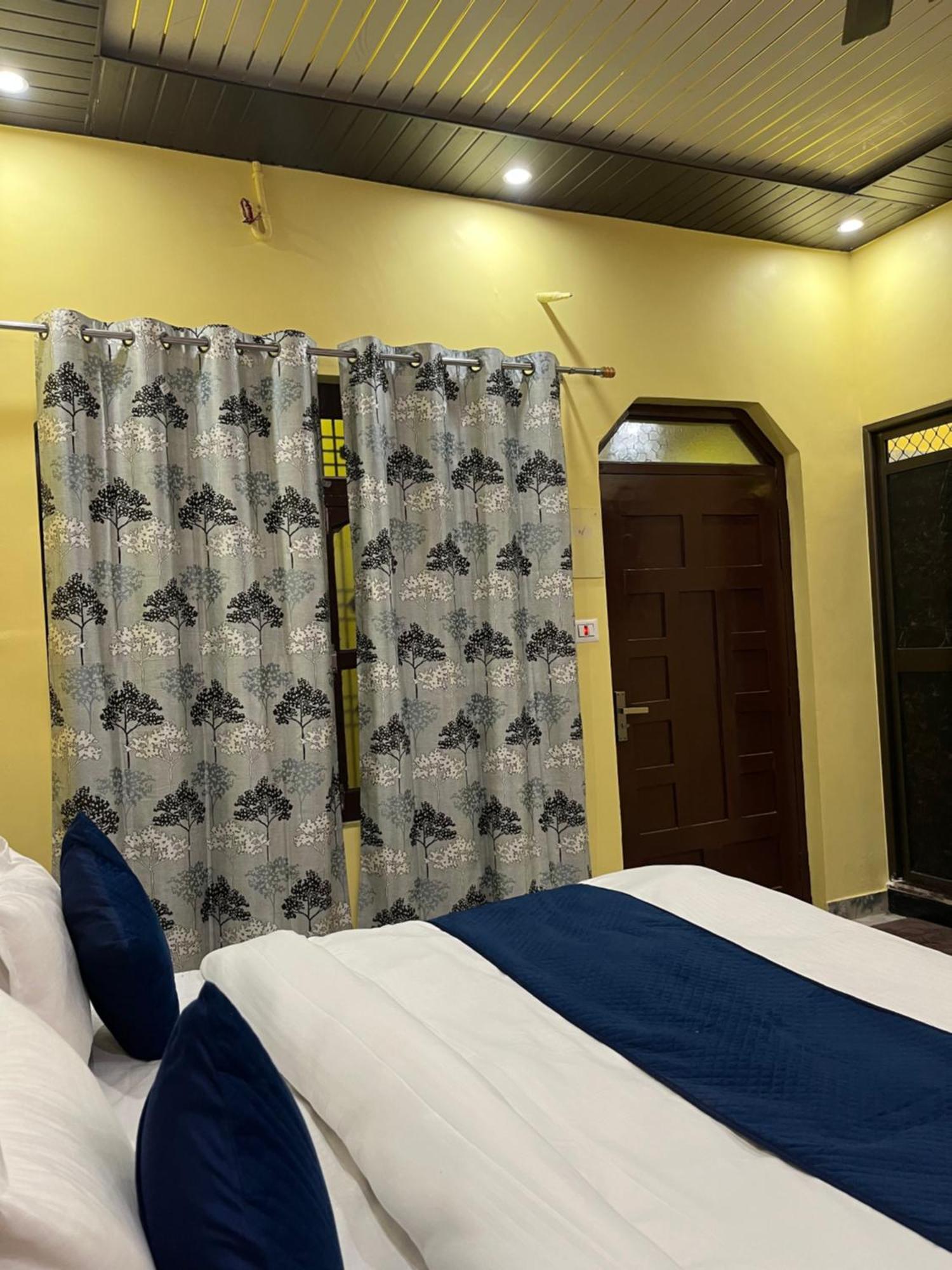 Hotel Arya Kulam Palace