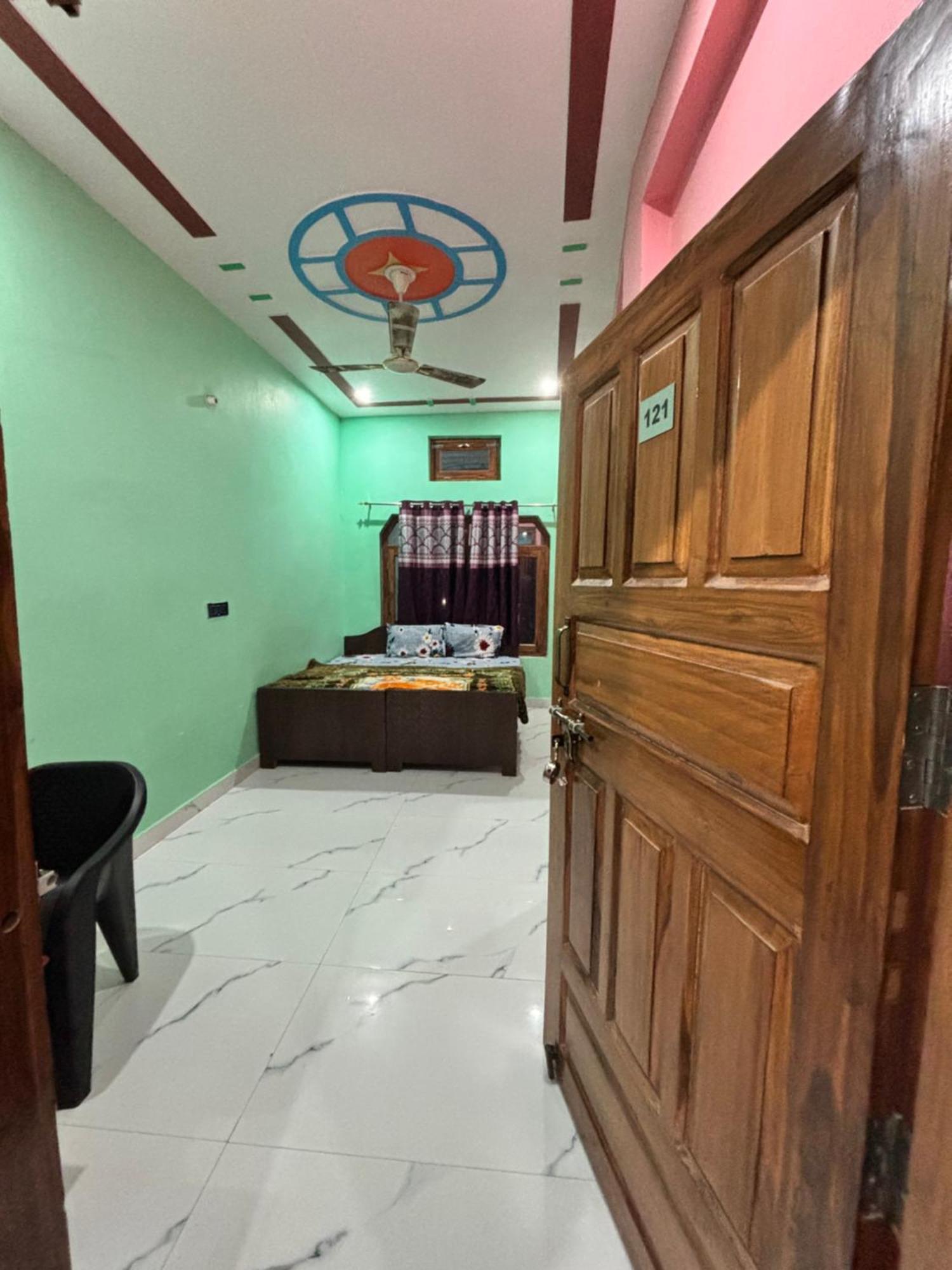Chandrika Palace Near Dham Railway Station Guest house Ayodhya