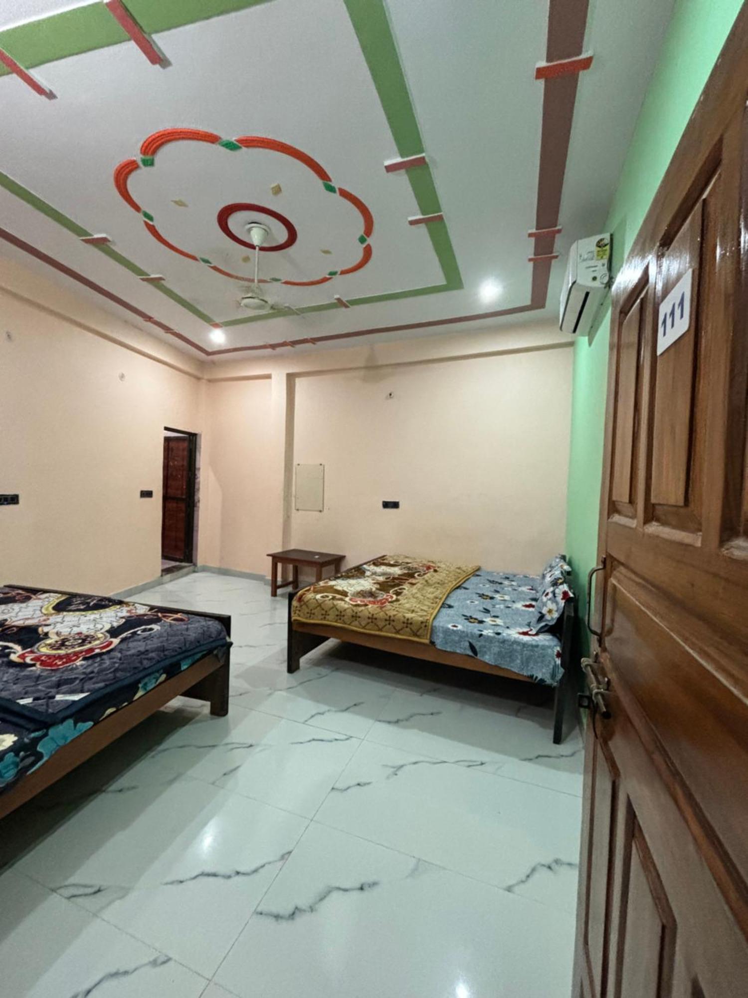 Chandrika Palace Near Dham Railway Station Guest house *