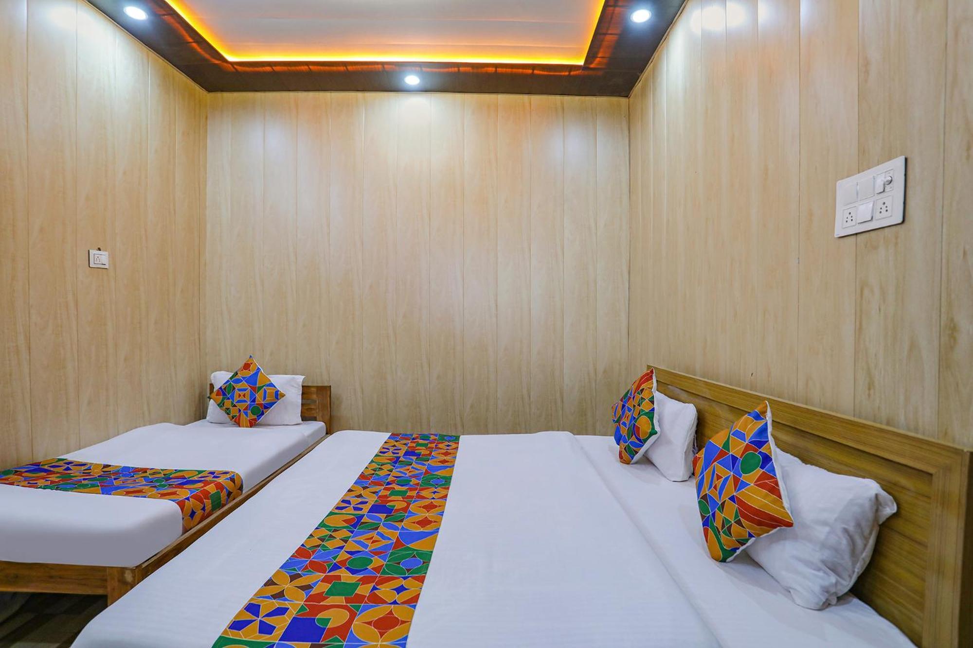 Hotel Fabexpress Shree Ram Aadhar Ayodhya