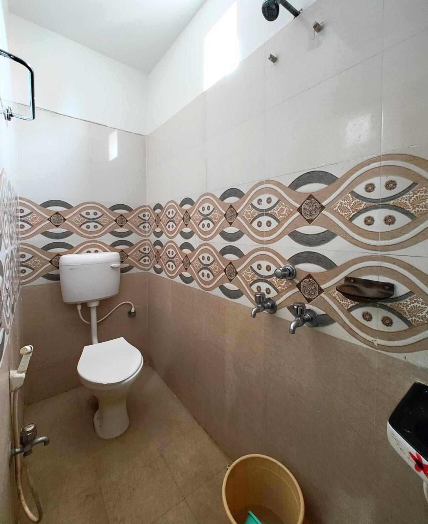 Homestay Ashoka Aashram Near Shri Ram Janmabhoomi - Prime Location With Luxury And Spacious - Book Now