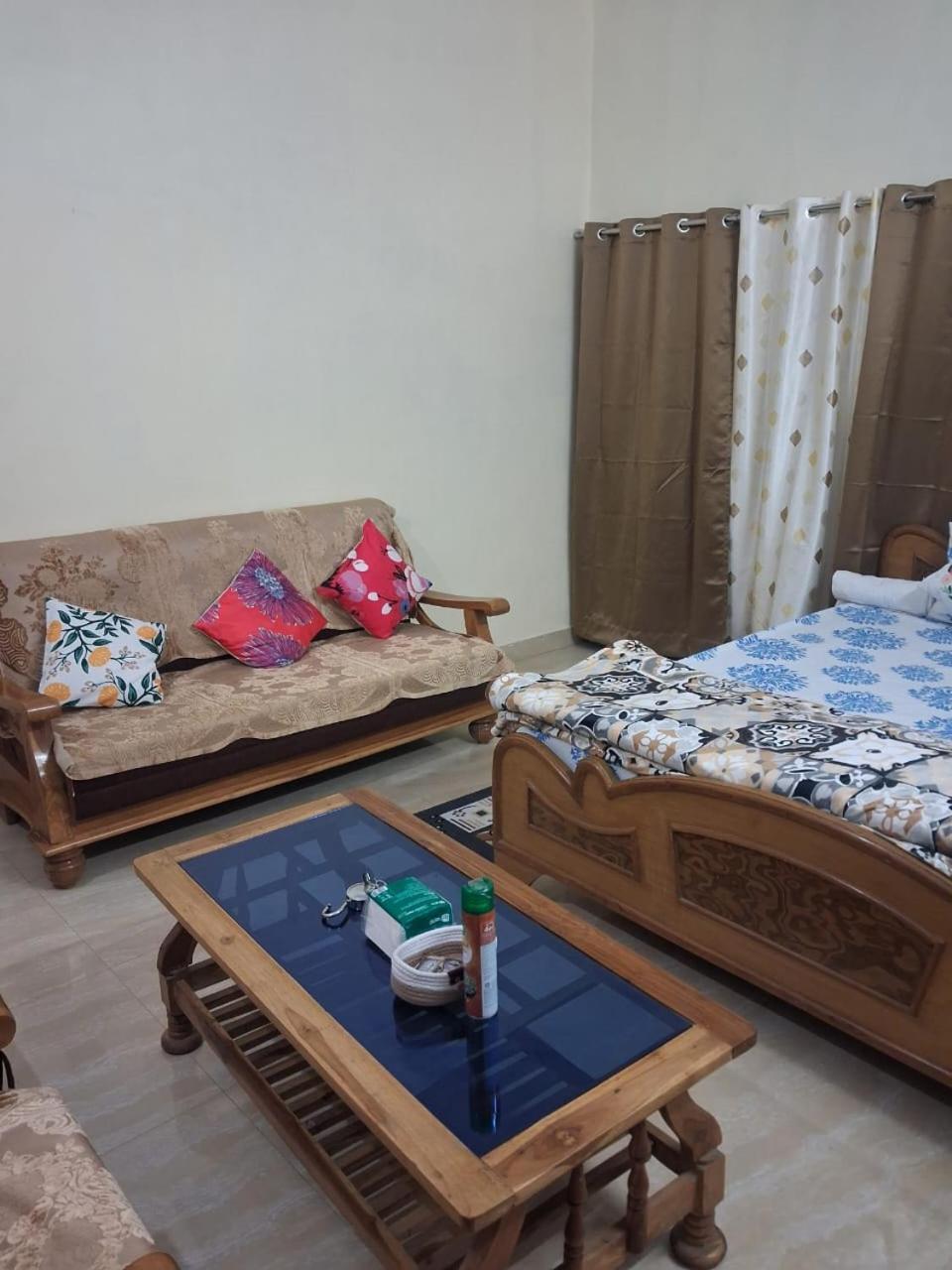 Om Guest house *