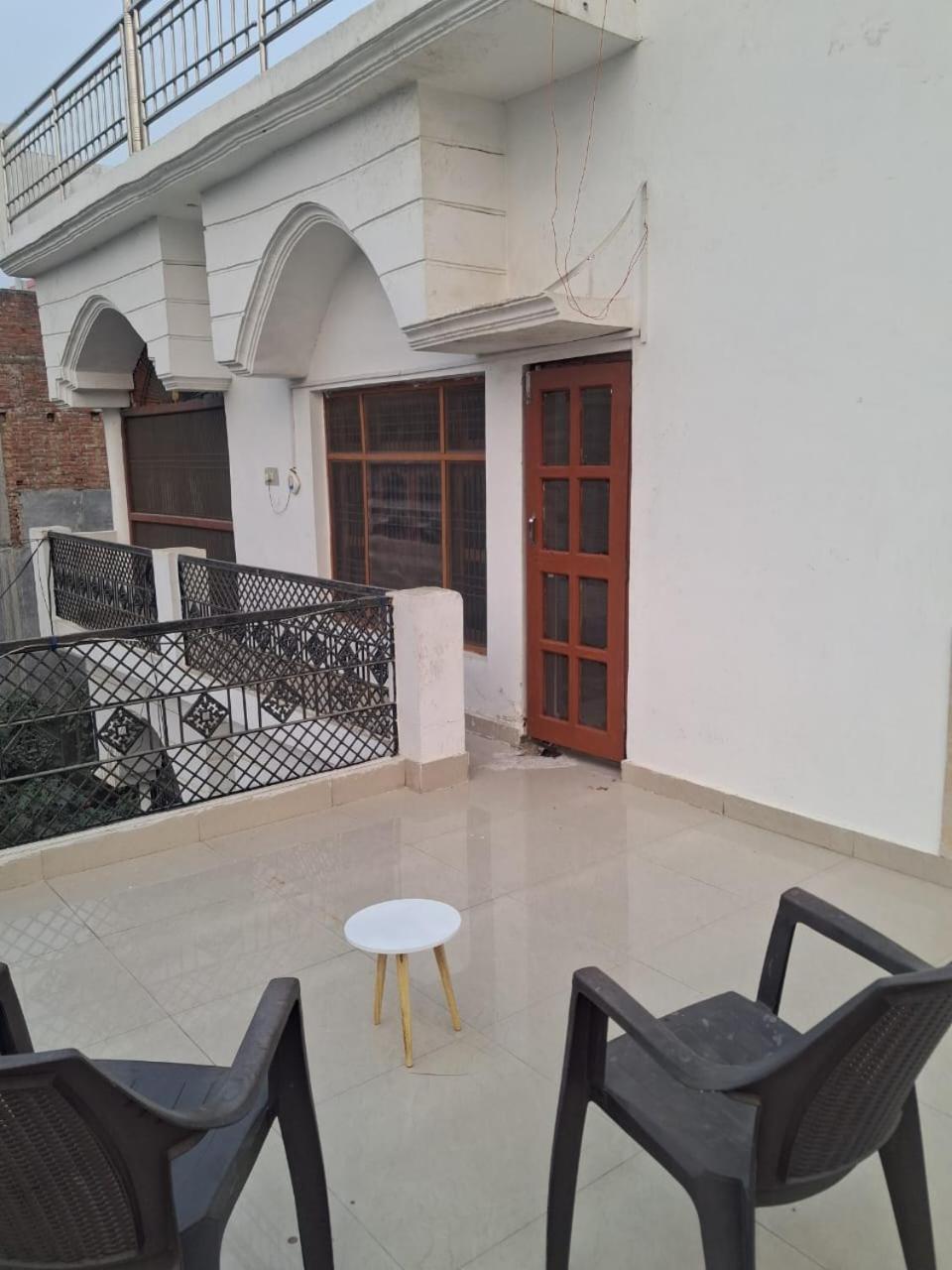 Om Guest house *