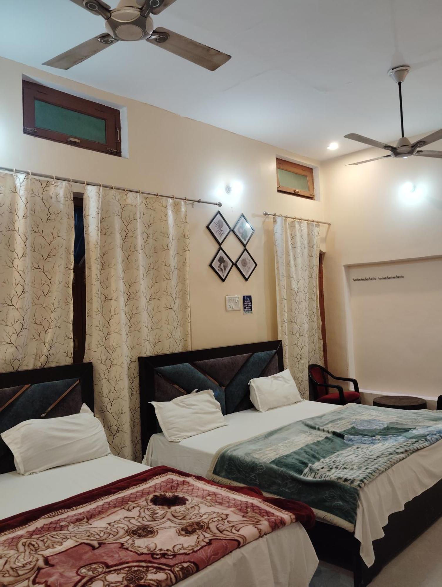 Om Palace Guest House Ayodhya Dhaam -Ac & Non Ac Rooms Ayodhya