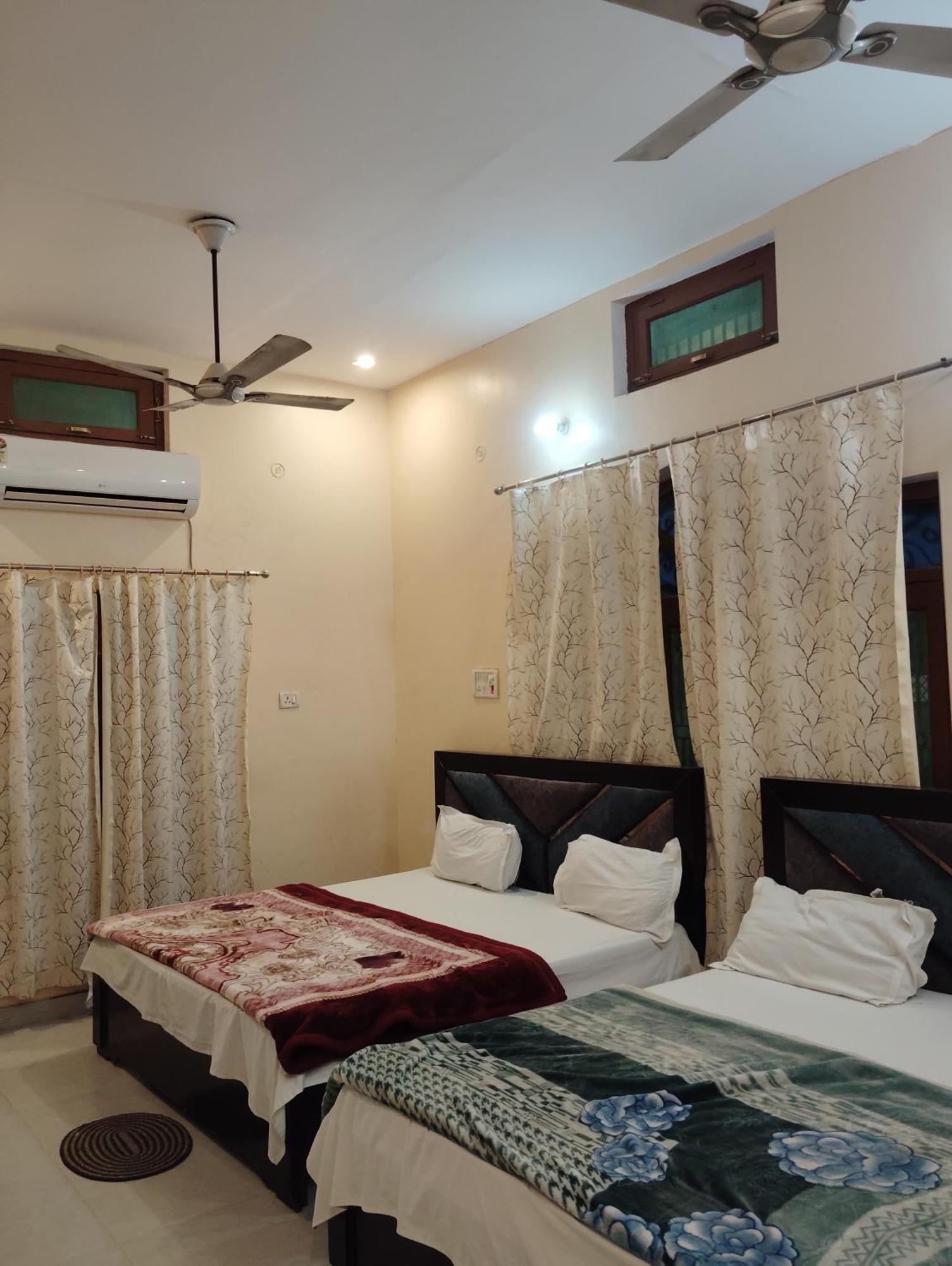 Om Palace Guest House Ayodhya Dhaam -Ac & Non Ac Rooms *