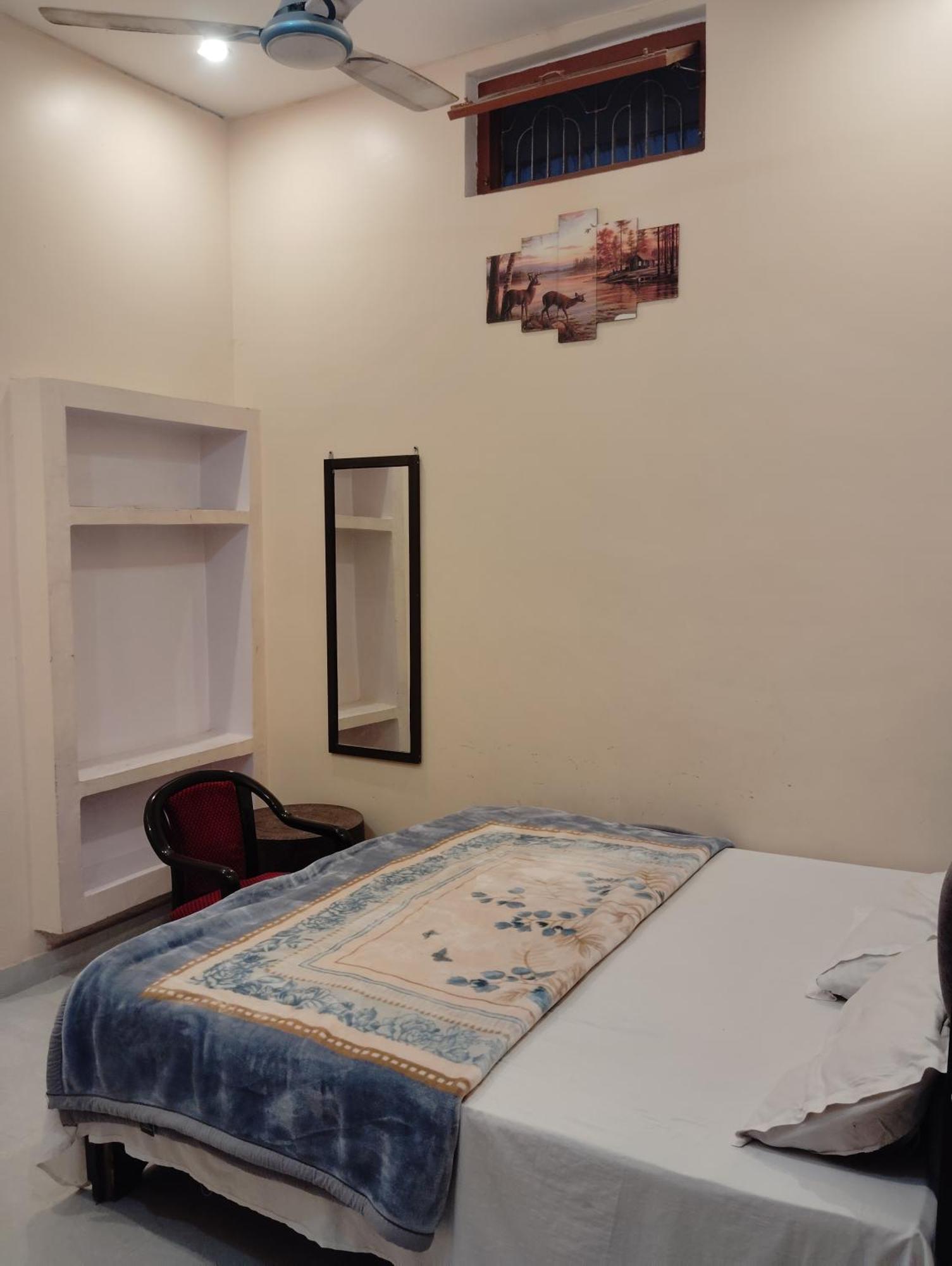 Homestay Om Palace Guest House Ayodhya Dhaam -Ac & Non Ac Rooms