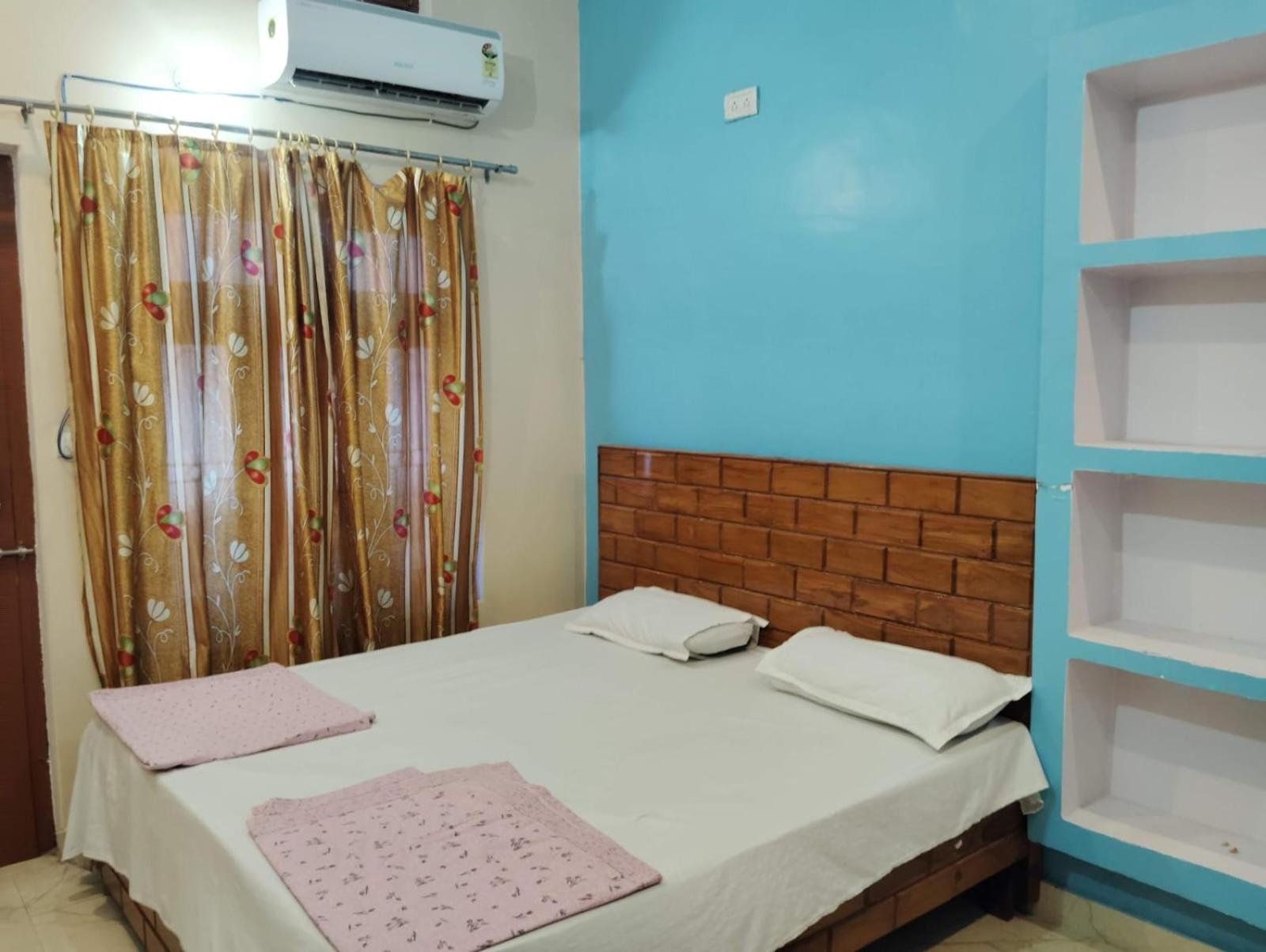 Om Palace Guest House Ayodhya Dhaam -Ac & Non Ac Rooms Homestay Ayodhya