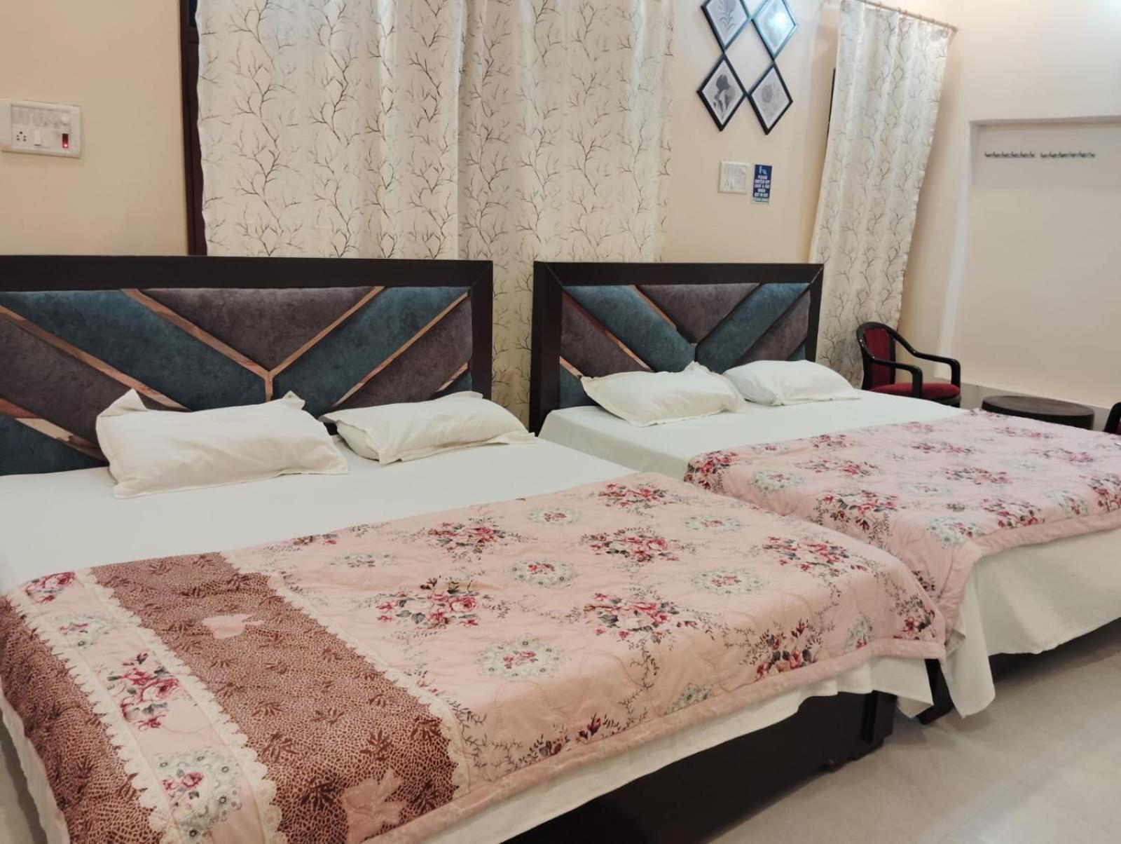 Homestay Om Palace Guest House Ayodhya Dhaam -Ac & Non Ac Rooms *