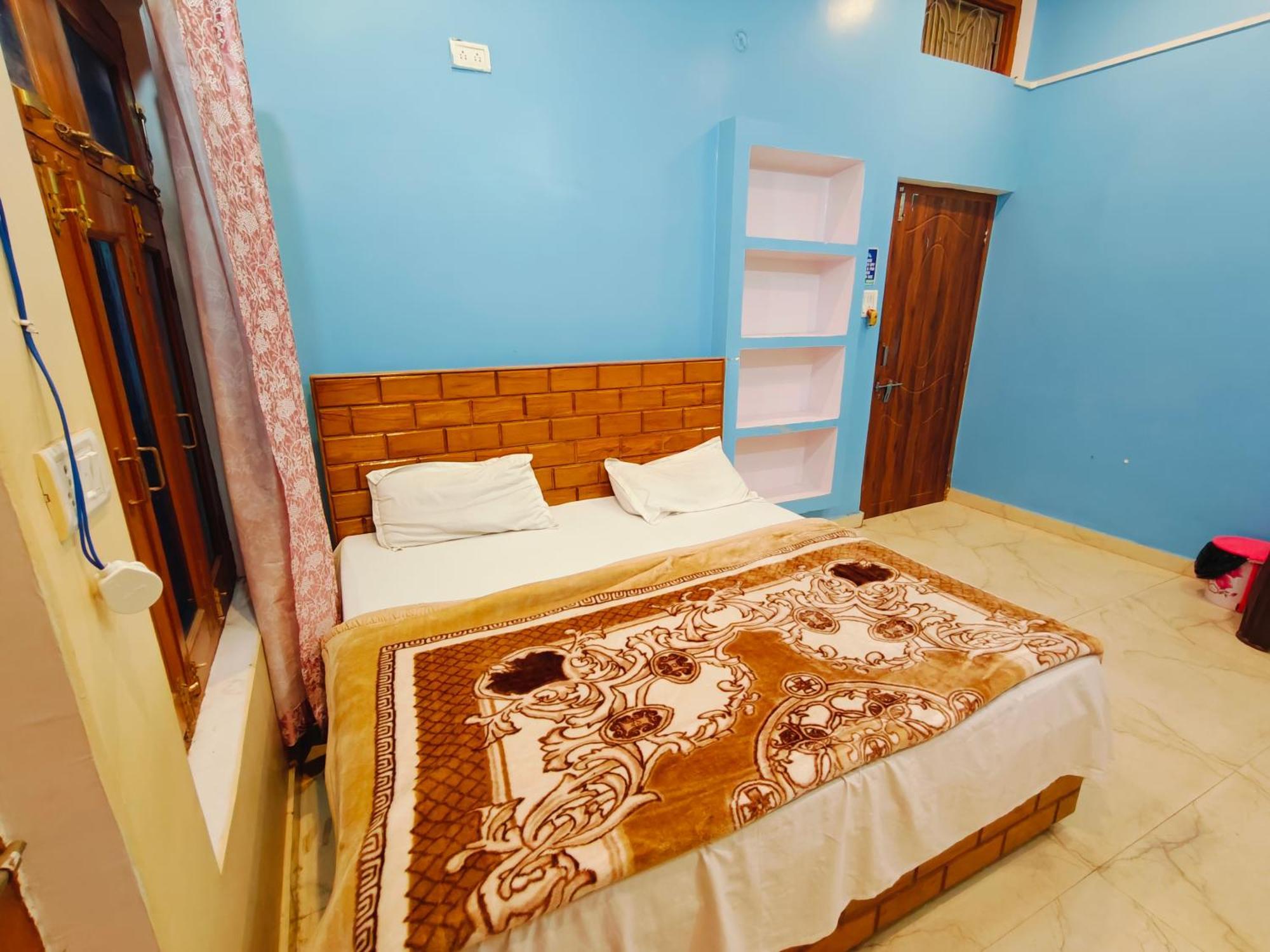 Om Palace Guest House Ayodhya Dhaam -Ac & Non Ac Rooms