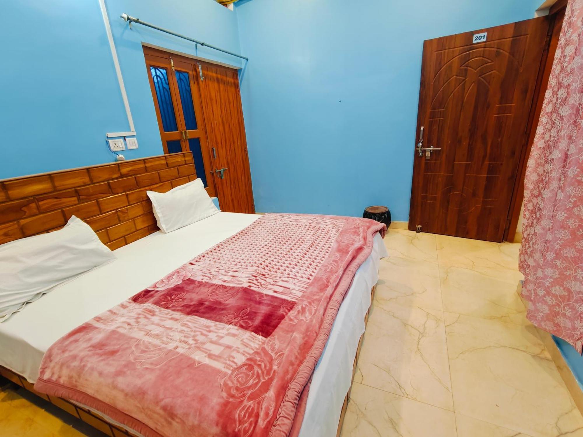 Homestay Om Palace Guest House Ayodhya Dhaam -Ac & Non Ac Rooms Ayodhya