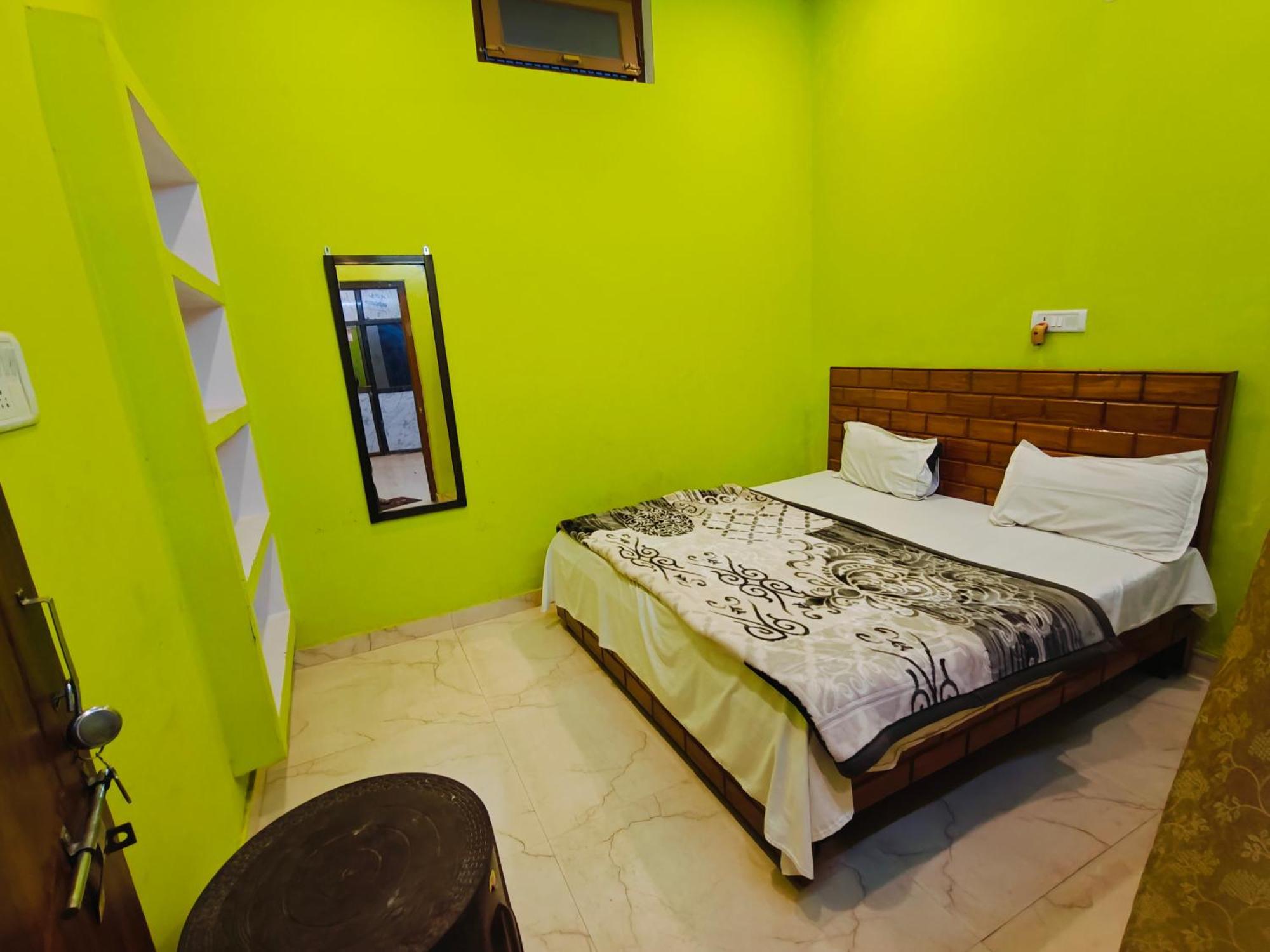 Om Palace Guest House Ayodhya Dhaam -Ac & Non Ac Rooms Homestay Ayodhya